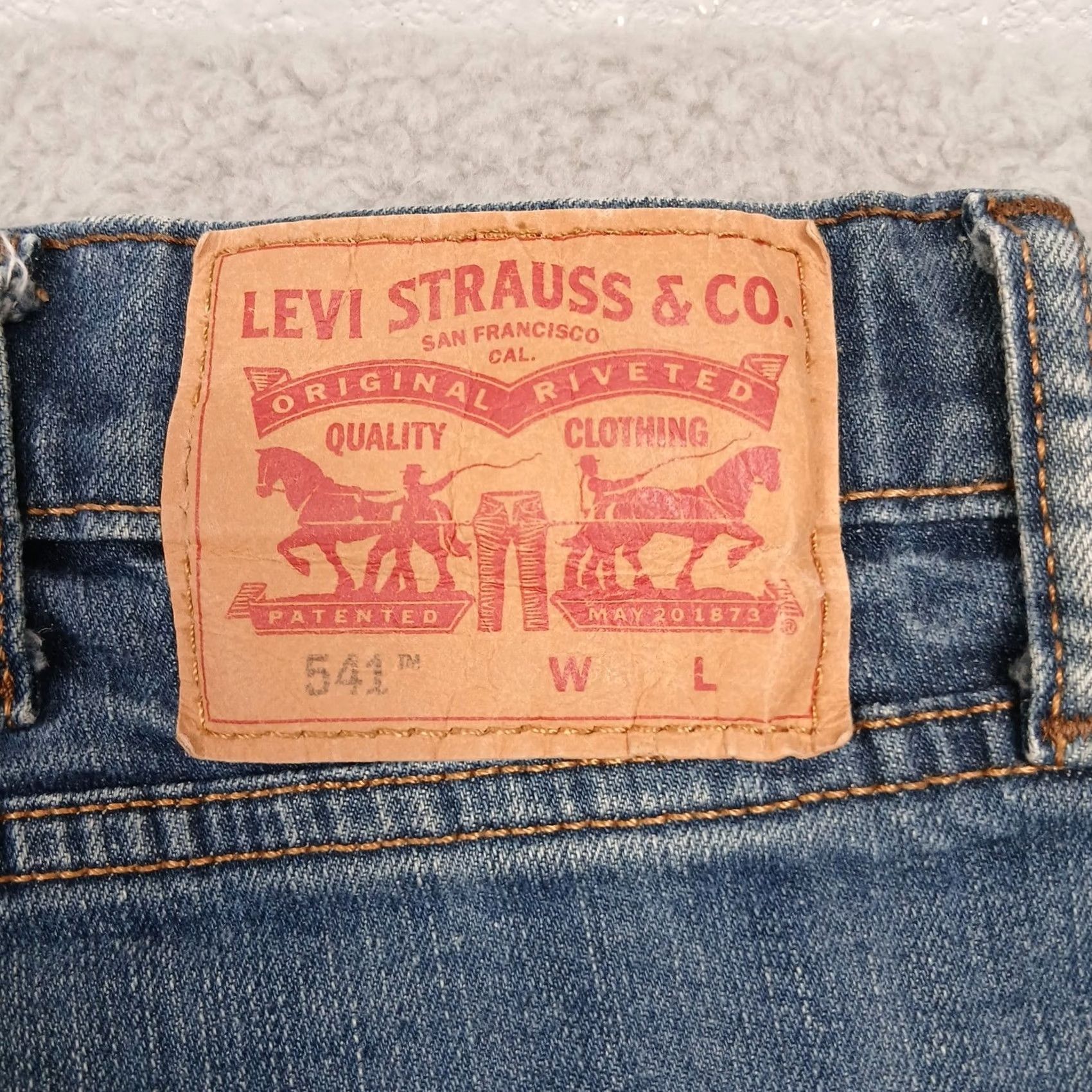 Levi's Levi's 541 Athletic Taper Jeans Mens 40 Regular 30 Inseam Medium Wash Denim Blue Stretch EUC Size US 40 / EU 56 - 4 Thumbnail