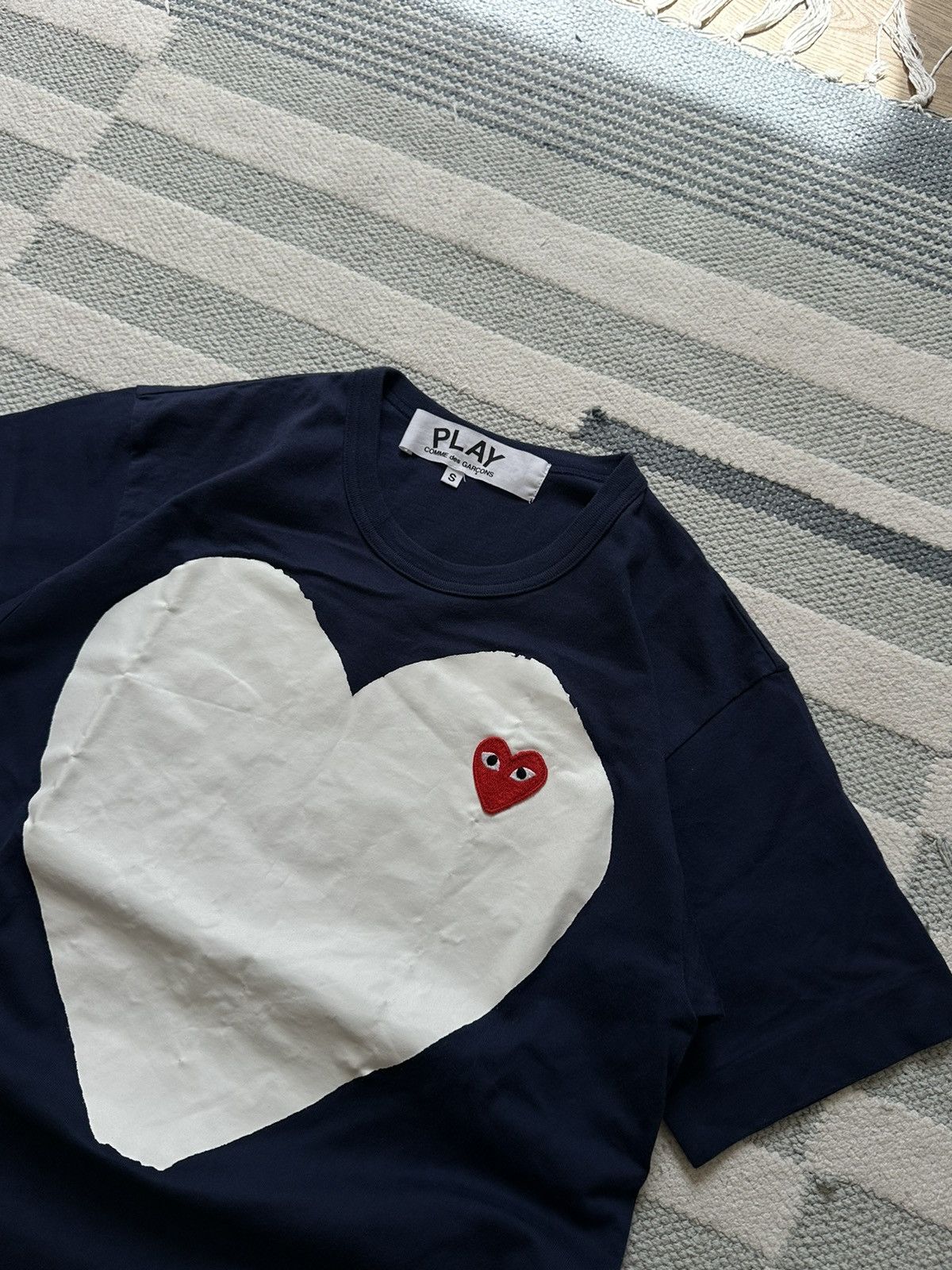 Comme des Garcons × Japanese Brand × Vintage Vintage Play Comme des &Garcons tee MADE IN JAPAN 🇯🇵 Size US S / EU 44-46 / 1 - 3 Thumbnail