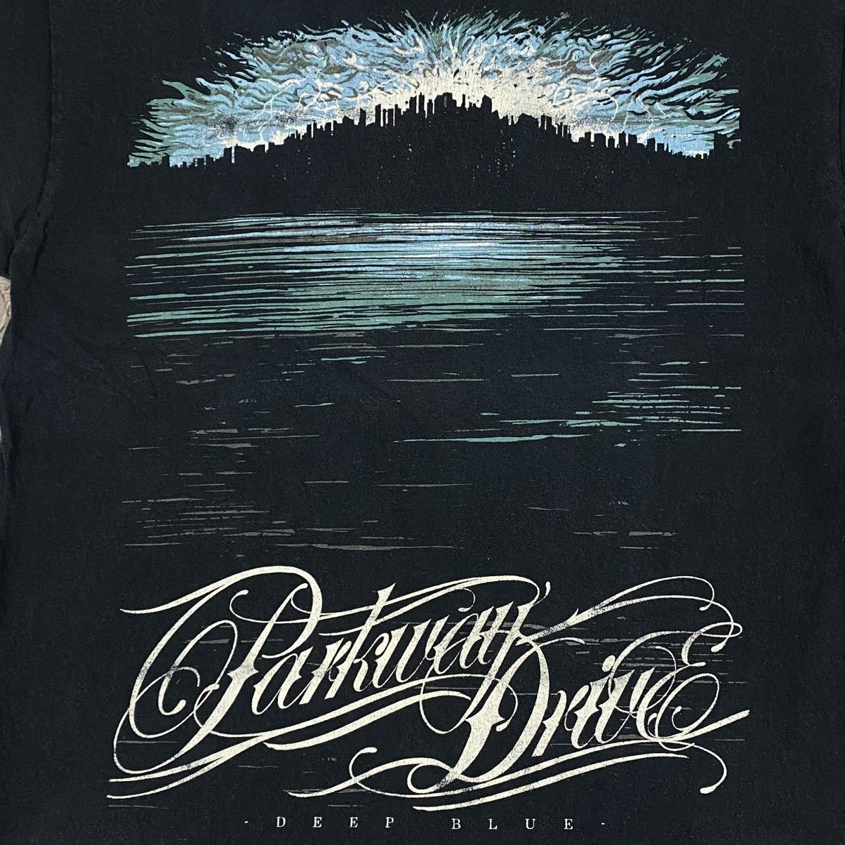 Band Tees × Fruit Of The Loom × Vintage Metalcore band parkway drive deep blue album Size US M / EU 48-50 / 2 - 2 Thumbnail