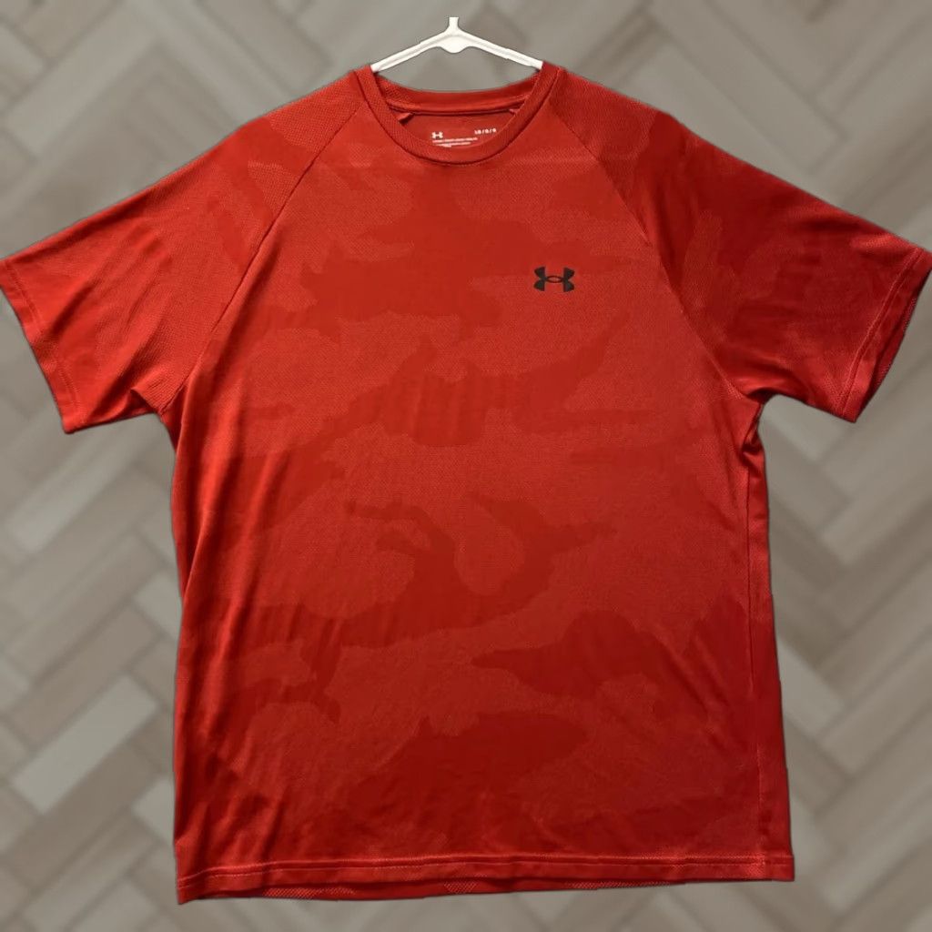 Under Armour VINTAGE? Wait, not vintage. Under Armour HeatGear Shirt Red Mens Large Short Sleeve Activewear T-Shirt, Crew Neck, Polyester Blend, Regular Fit, 33-74 Size US L / EU 52-54 / 3 - 1 Thumbnail