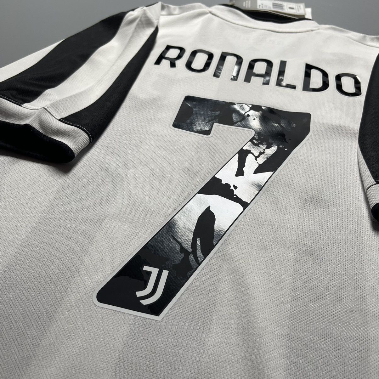 Adidas × Vintage JUVENTUS ADIDAS 2021/2022 FOOTBALL HOME JERSEY #7 RONALDO Size US M / EU 48-50 / 2 - 10 Thumbnail