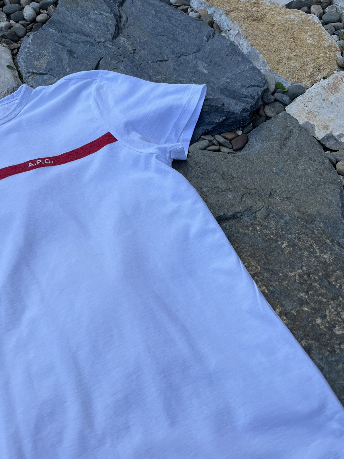 A.P.C. × Designer A.P.C. Rue Madame Paris one red stripe logo tee t-shirt Size US XL / EU 56 / 4 - 12 Thumbnail