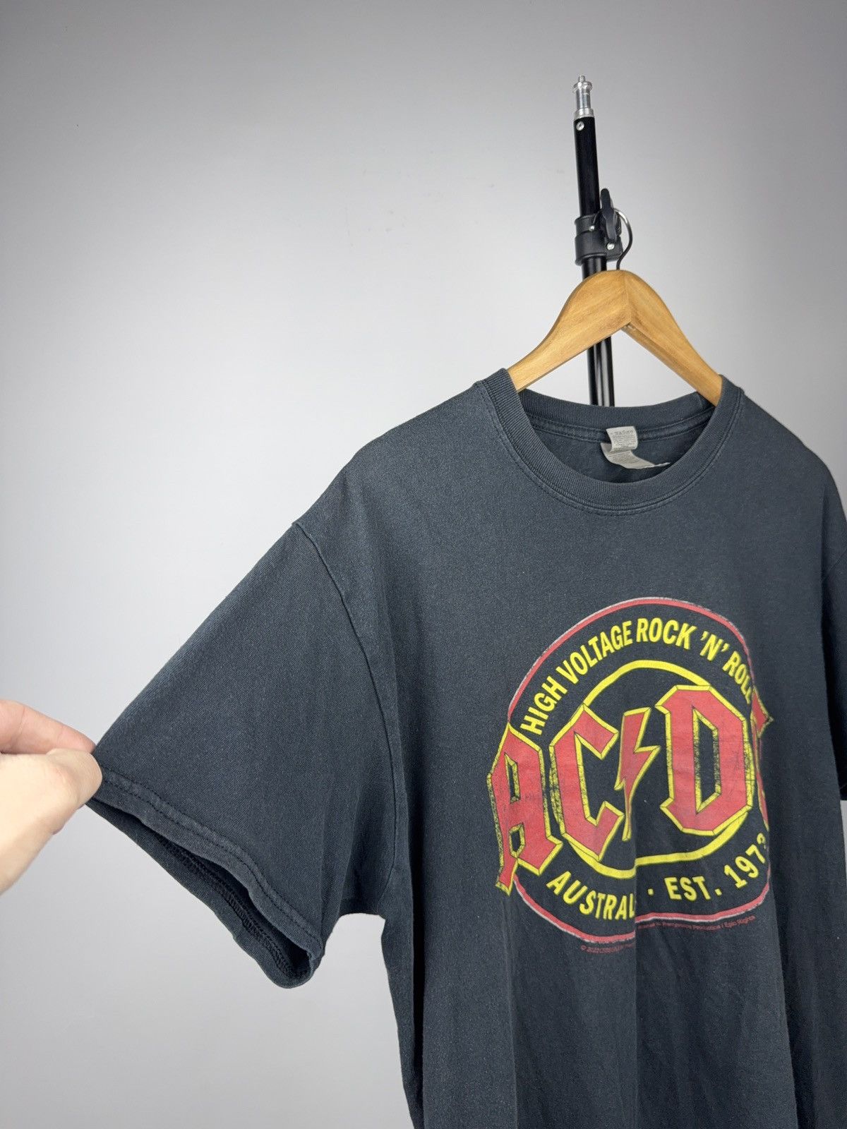 AC/DC 2022 Retro AC/DC High Voltage Distressed Band Tee L Size US L / EU 52-54 / 3 - 7 Thumbnail