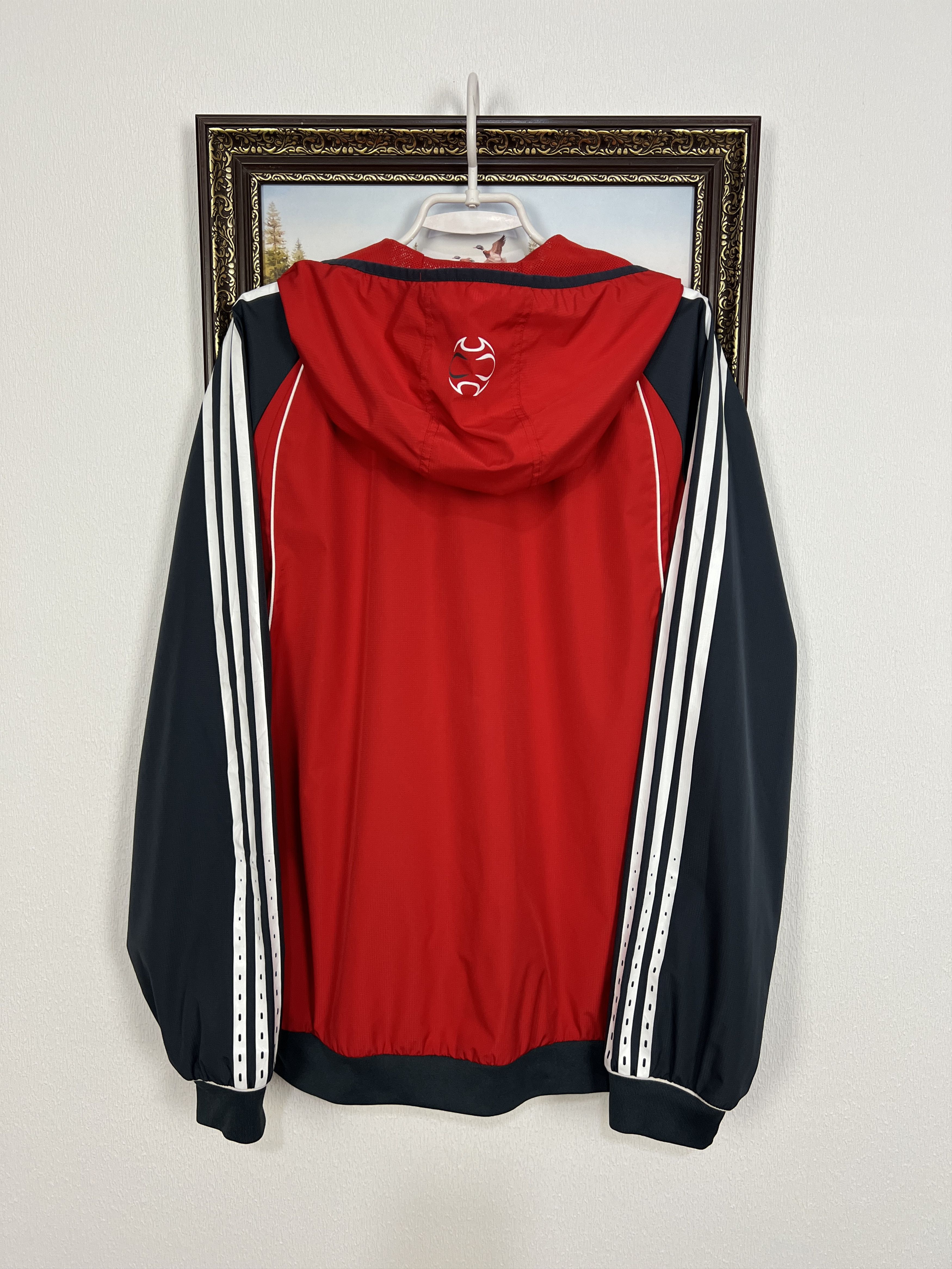 Adidas Vintage Adidas Liverpool Football Train Jacket Soccer Size US L / EU 52-54 / 3 - 14 Thumbnail