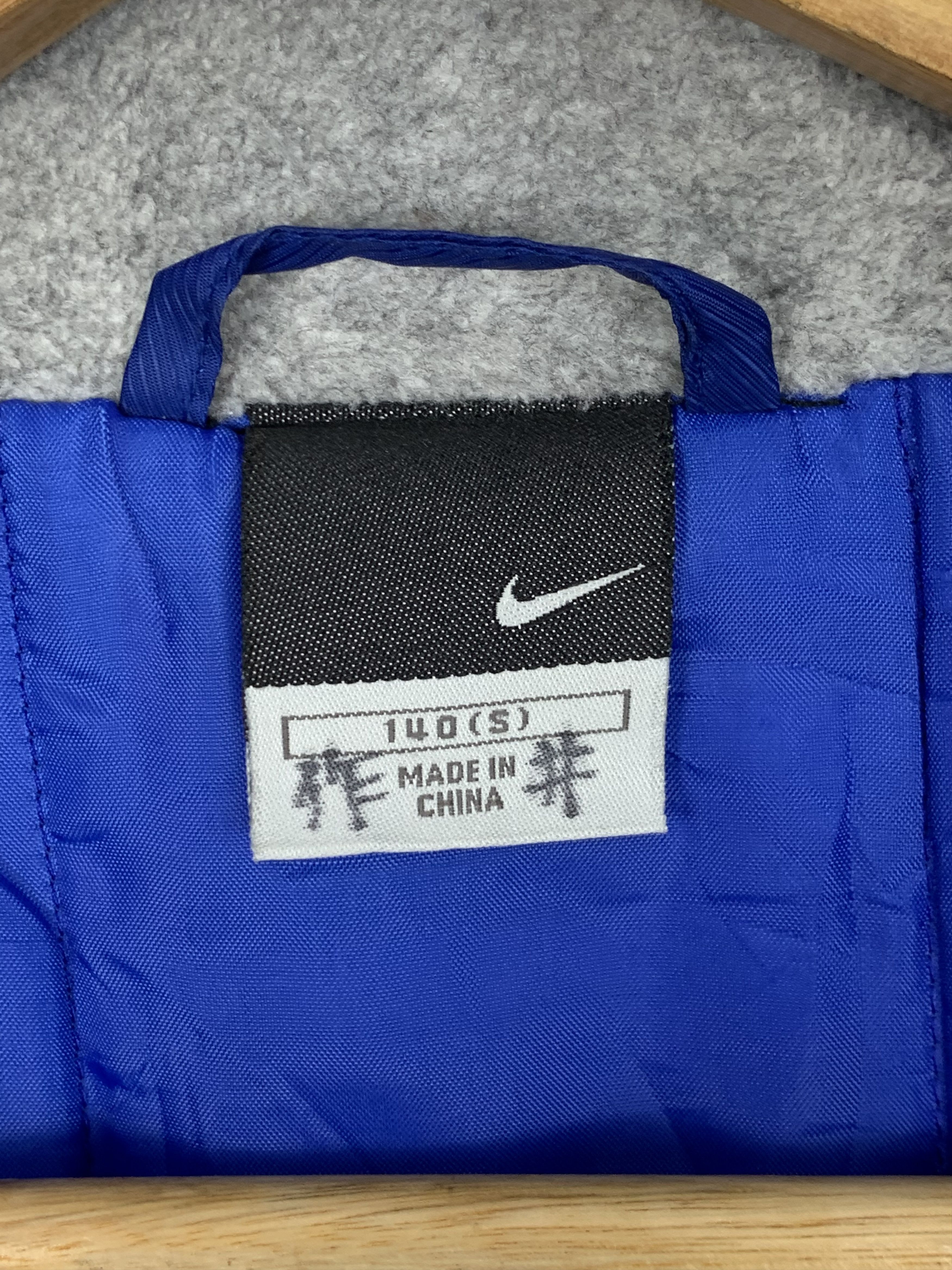 Vintage Vintage Nike Swoosh Windbreaker Jacket J1363 Size US S / EU 44-46 / 1 - 12 Thumbnail