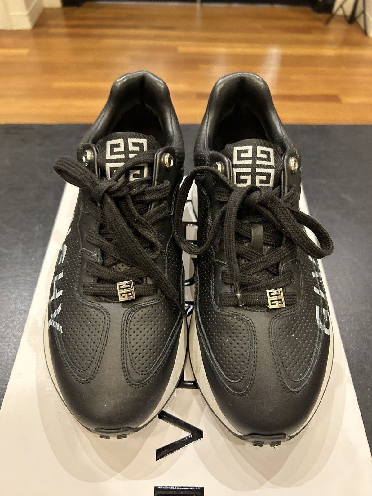 Givenchy Givenchy Spectre Runner Sneaker - Black Size US 5 / EU 37 - 4 Thumbnail