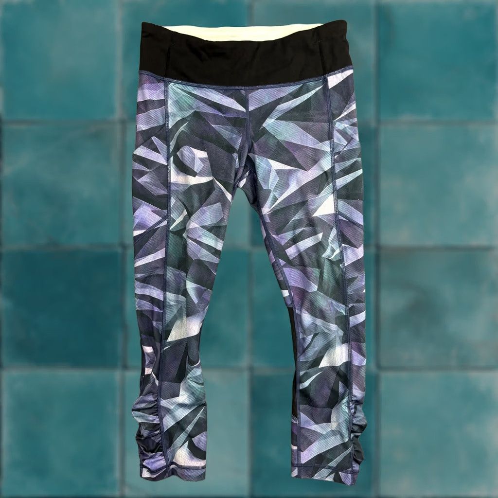 Lululemon Lululemon Leggings Womens 6 Purple Geometric Crop Zip Pocket Yoga Gym Workout Size 28" / US 6 / IT 42 - 1 Thumbnail