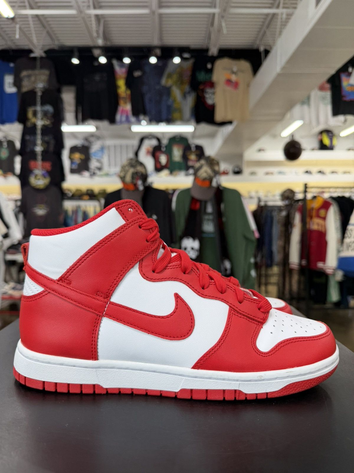 Nike Nike Dunk High Championship Red Size 8.5 (2022) Size US 8.5 / EU 41-42 - 6 Thumbnail