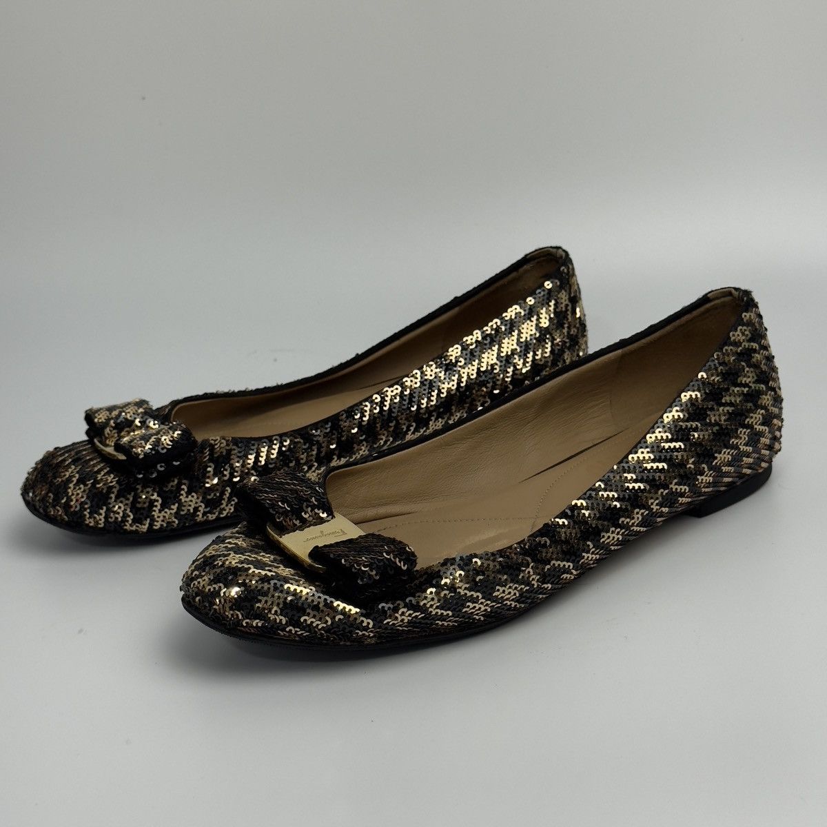 Salvatore Ferragamo Salvatore Ferragamo Varina Coo Ballet Flats Black & Gold🖤✨ Size US 6 / IT 36 - 2 Thumbnail