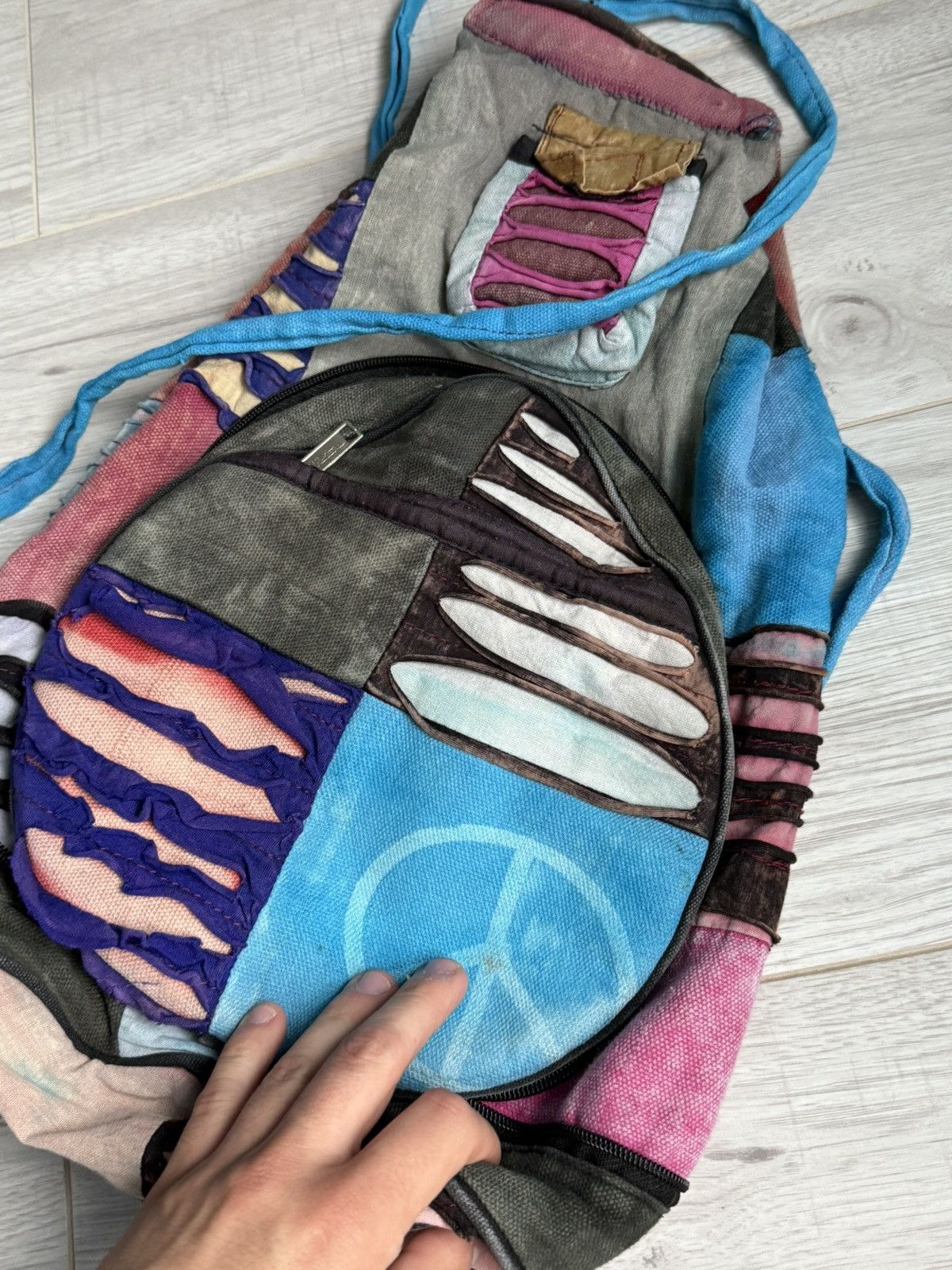 Designer × Other × Vintage bohemian patchwork sling bag peace symbol hippie style Size 32 - 6 Thumbnail