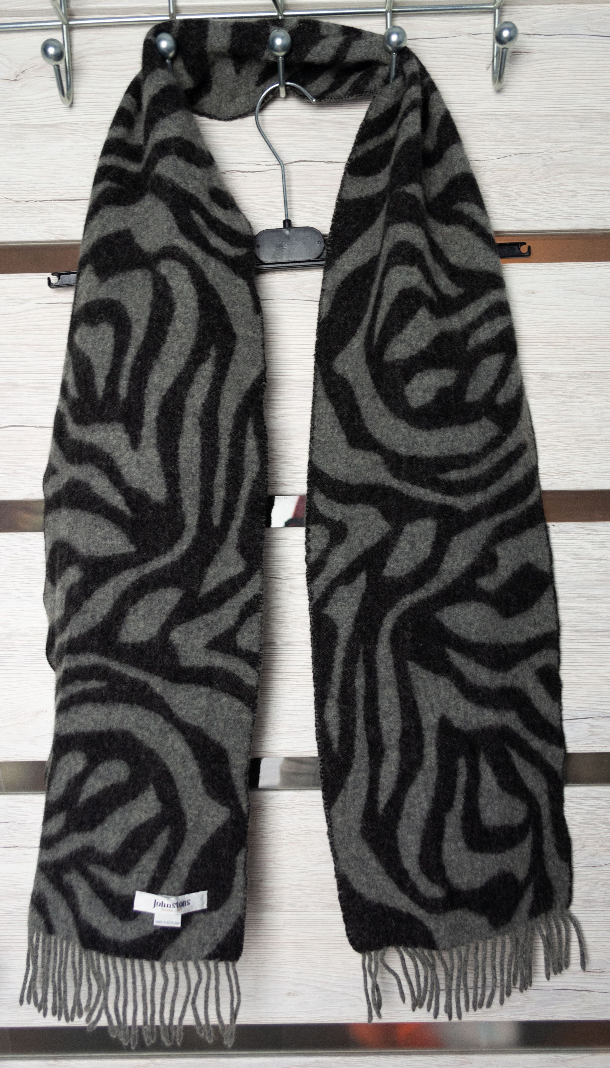 Johnstons Of Elgin Johnstones of Elgin grey wool scarf Size ONE SIZE - 1 Thumbnail