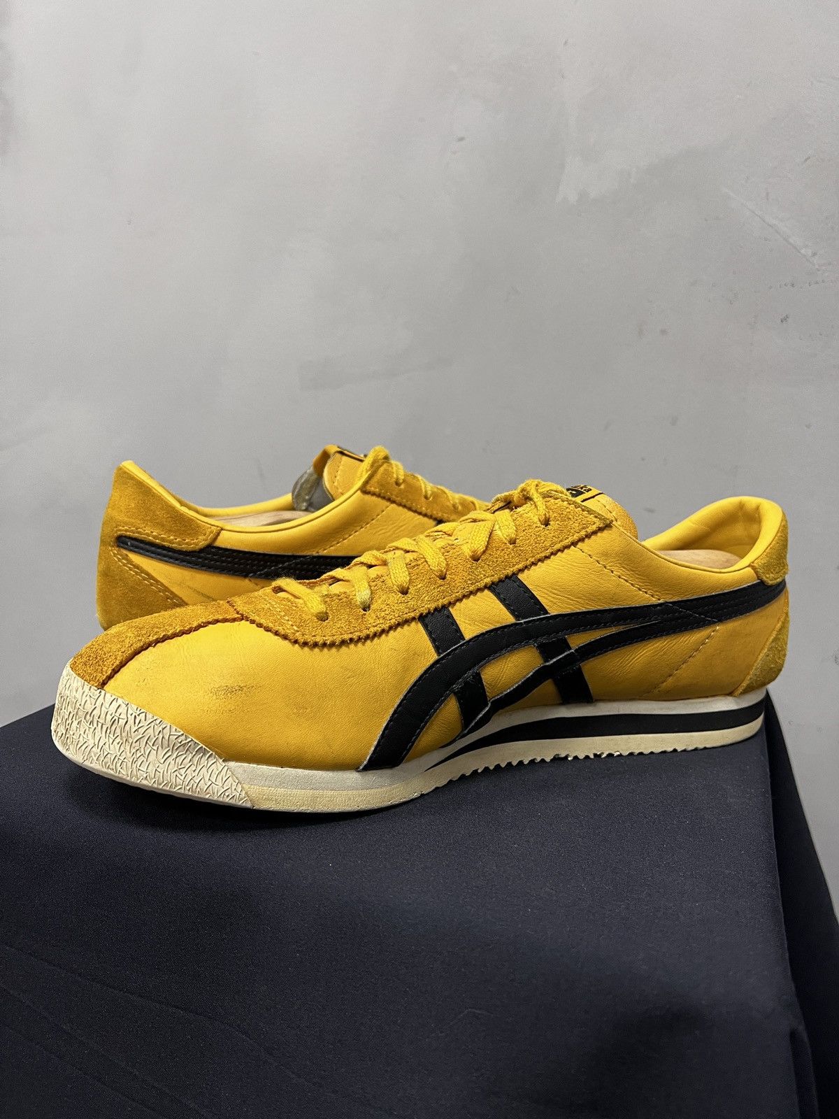 Onitsuka Tiger Onitsuka Tiger stripes yellow shoes kill bill hype ASICS Size US 14 / EU 47 - 11 Thumbnail