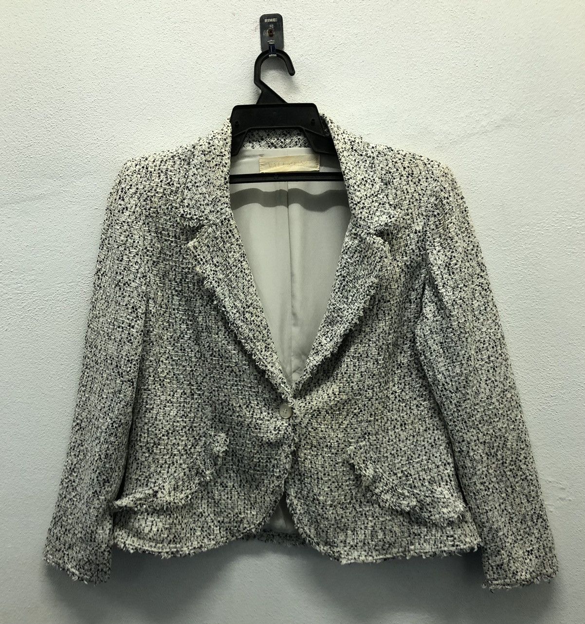 Valentino Vintage Valentino Made In Italy Blazer Size M / US 6-8 / IT 42-44 - 1 Thumbnail