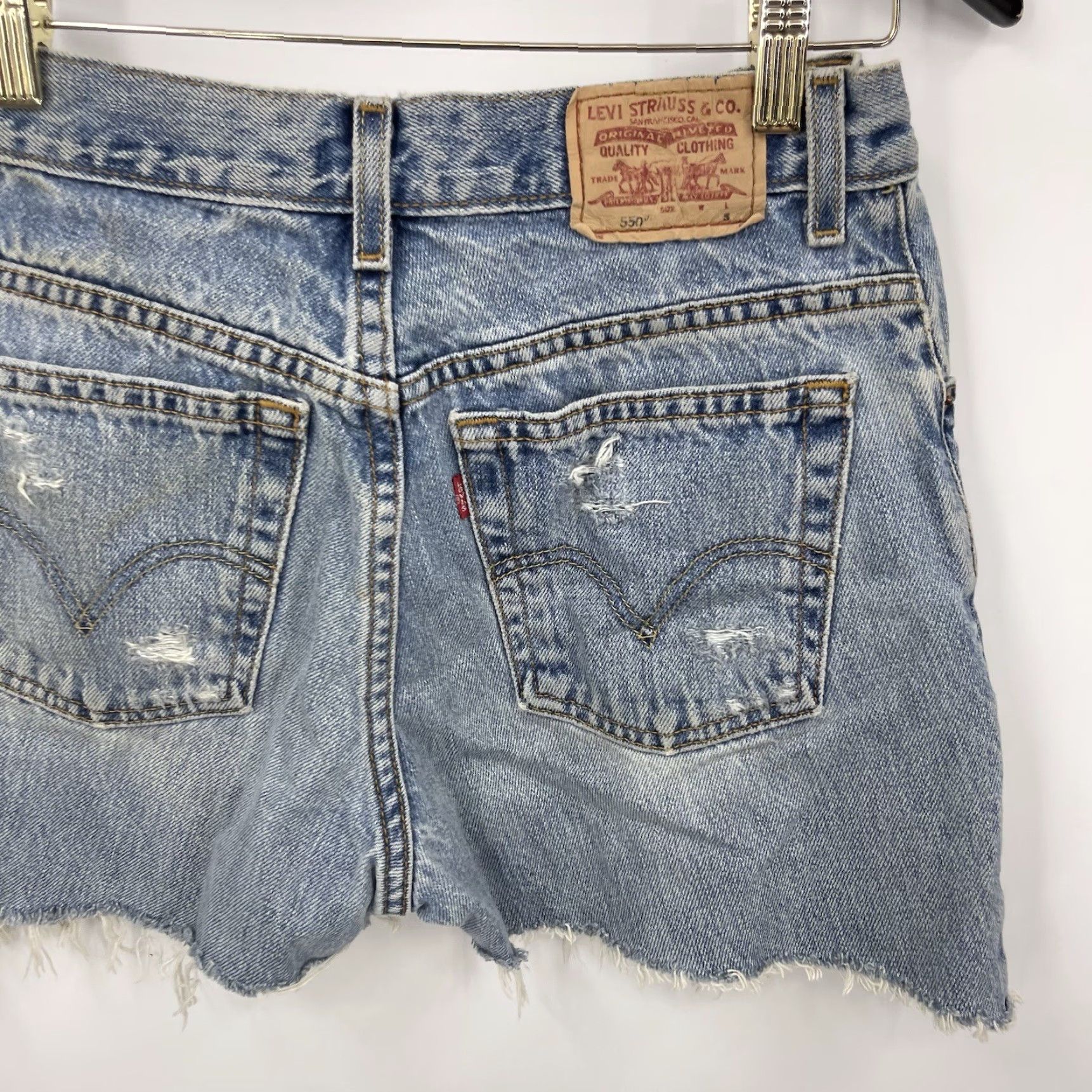 Levi's VINTAGE Levi's Shorts Women M 550 High Rise Cut-Off Denim 90s USA blue 2" inseam Regular fit Mens Women Girls Size 32" / US 10 / IT 46 - 5 Thumbnail