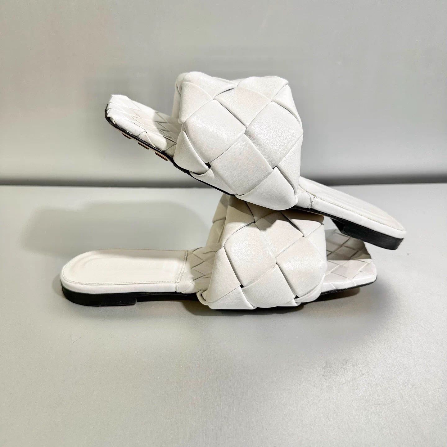 Bottega Veneta Bv Woven Sandals EUR 37 Used Excellent Condition Size US 6 / IT 36 - 3 Thumbnail