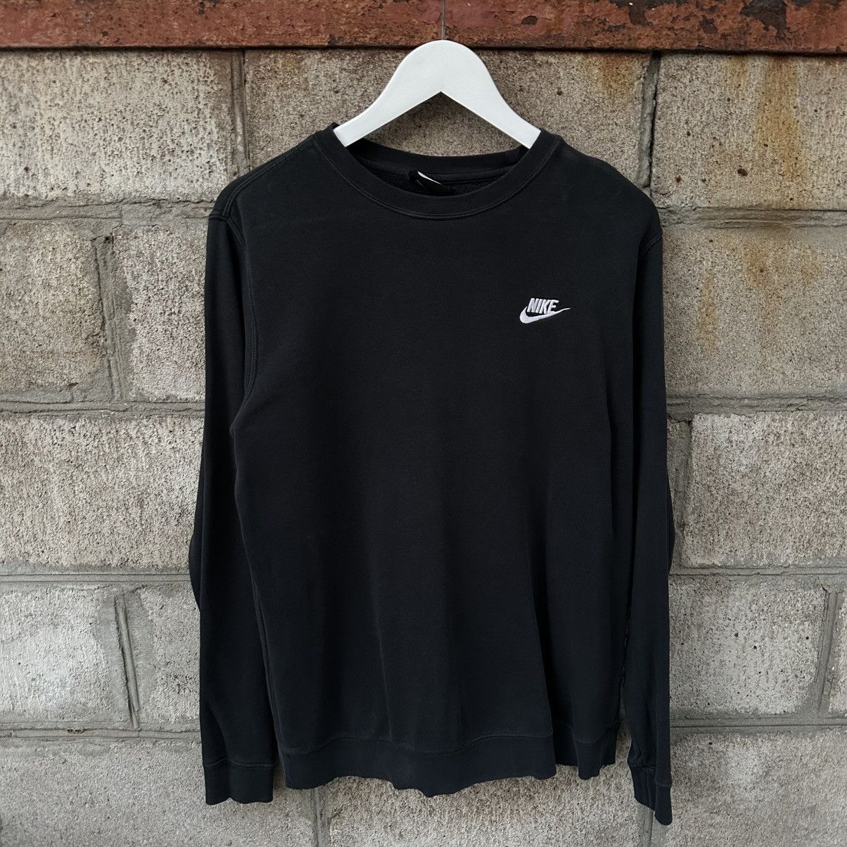 Nike Vintage Nike Sweatshirt Small Logo Hype Trend Size M Y2K Size US M / EU 48-50 / 2 - 1 Thumbnail