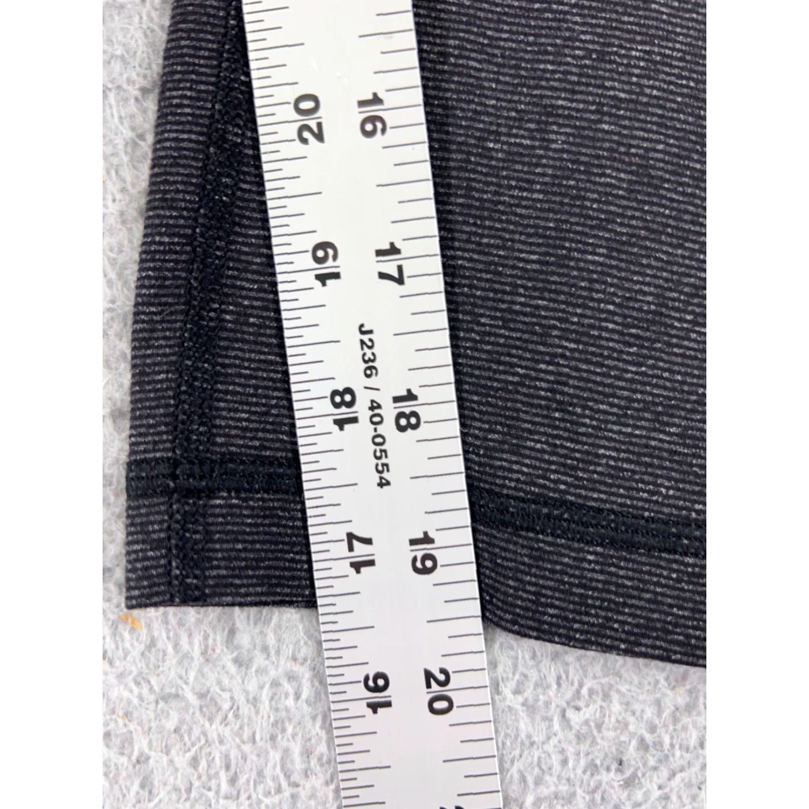 Lululemon Lululemon Slim Yoga Pants Womens 6 Gray Wunder Under Crop Roll Down Stretch Cropped Size 28" / US 6 / IT 42 - 6 Thumbnail
