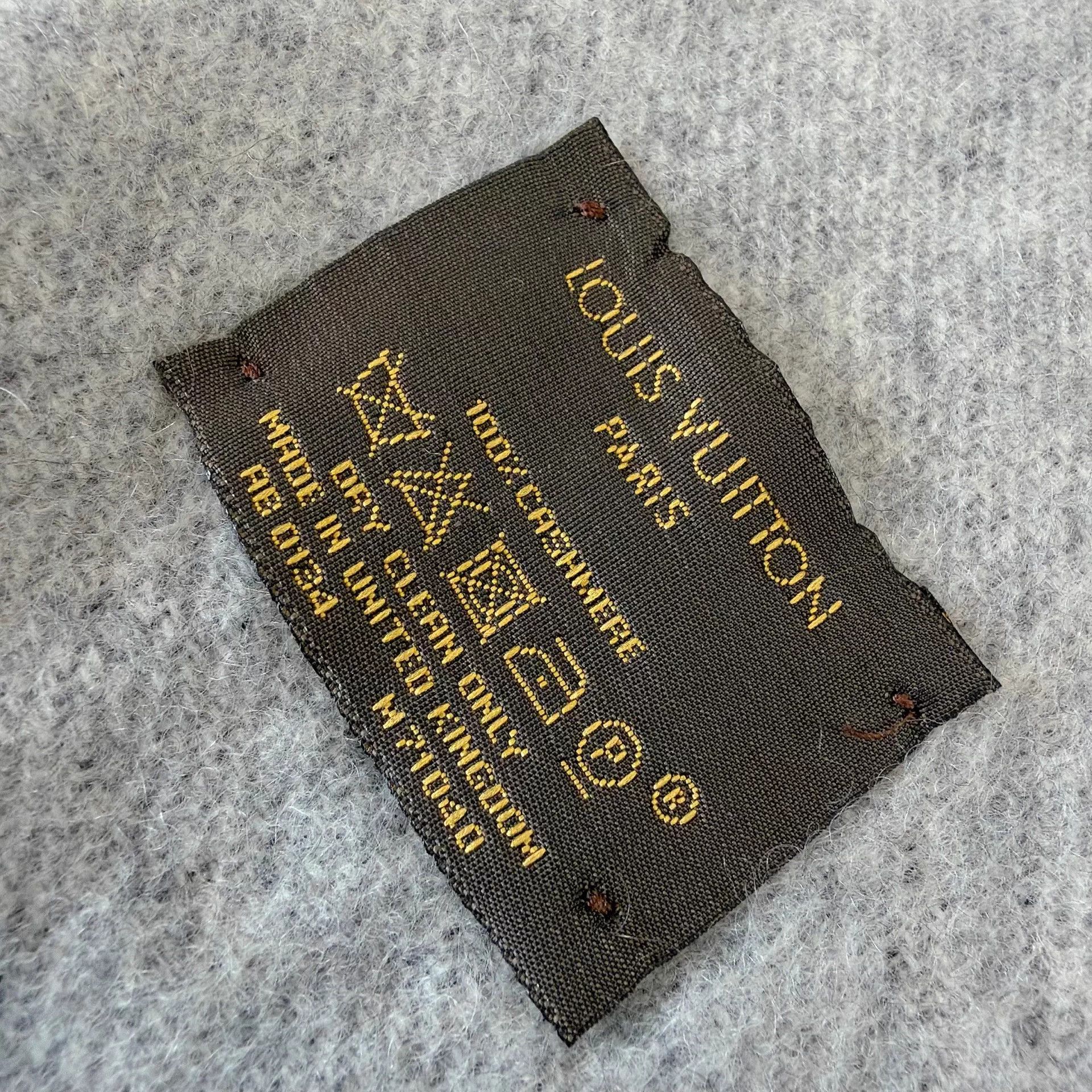Louis Vuitton Louis Vuitton Pre-Owned Double-Faced Cashmere Scarf Size ONE SIZE - 6 Thumbnail