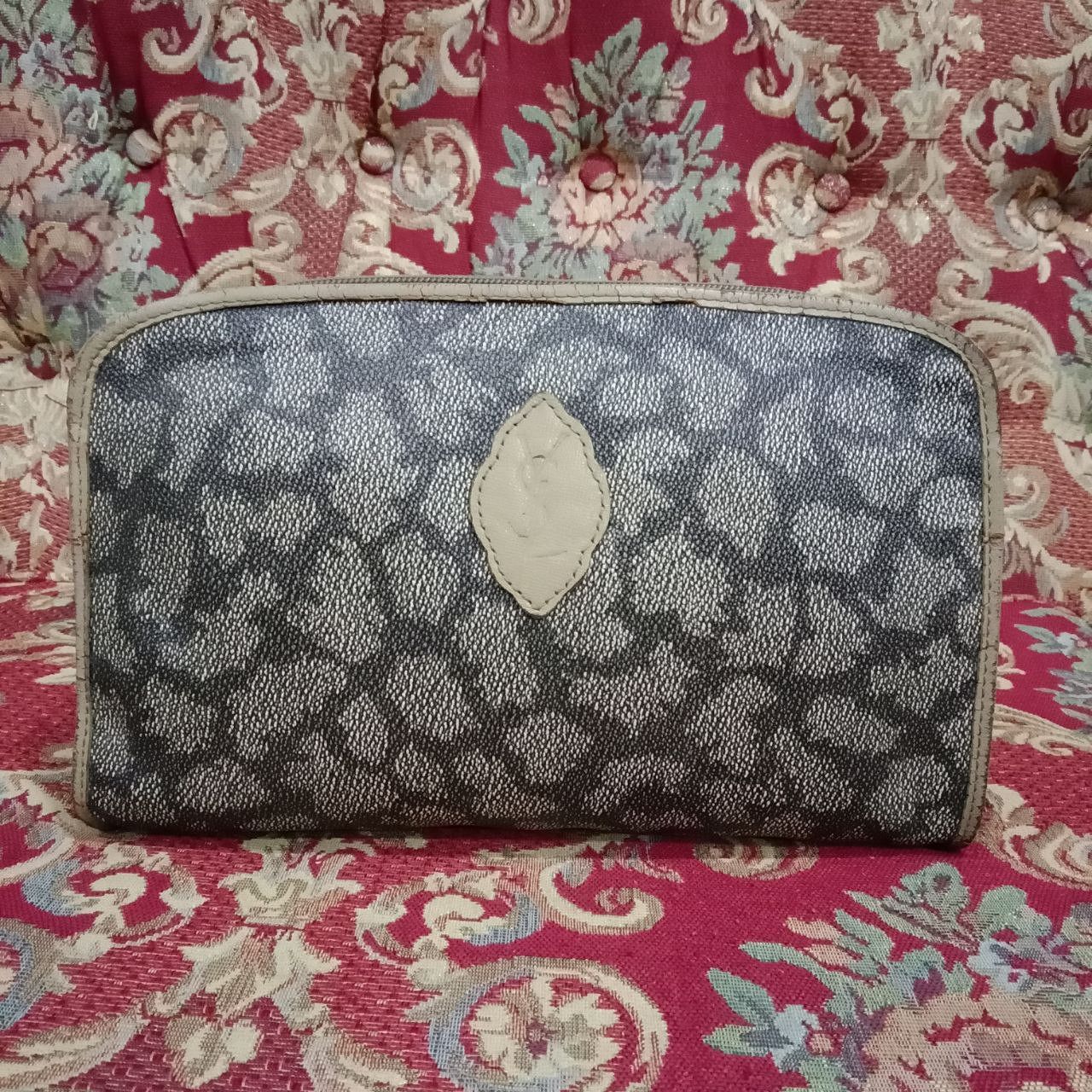 Vintage Vintage Yves Saint Laurent Giraffe Clutch Bag Size ONE SIZE - 2 Thumbnail