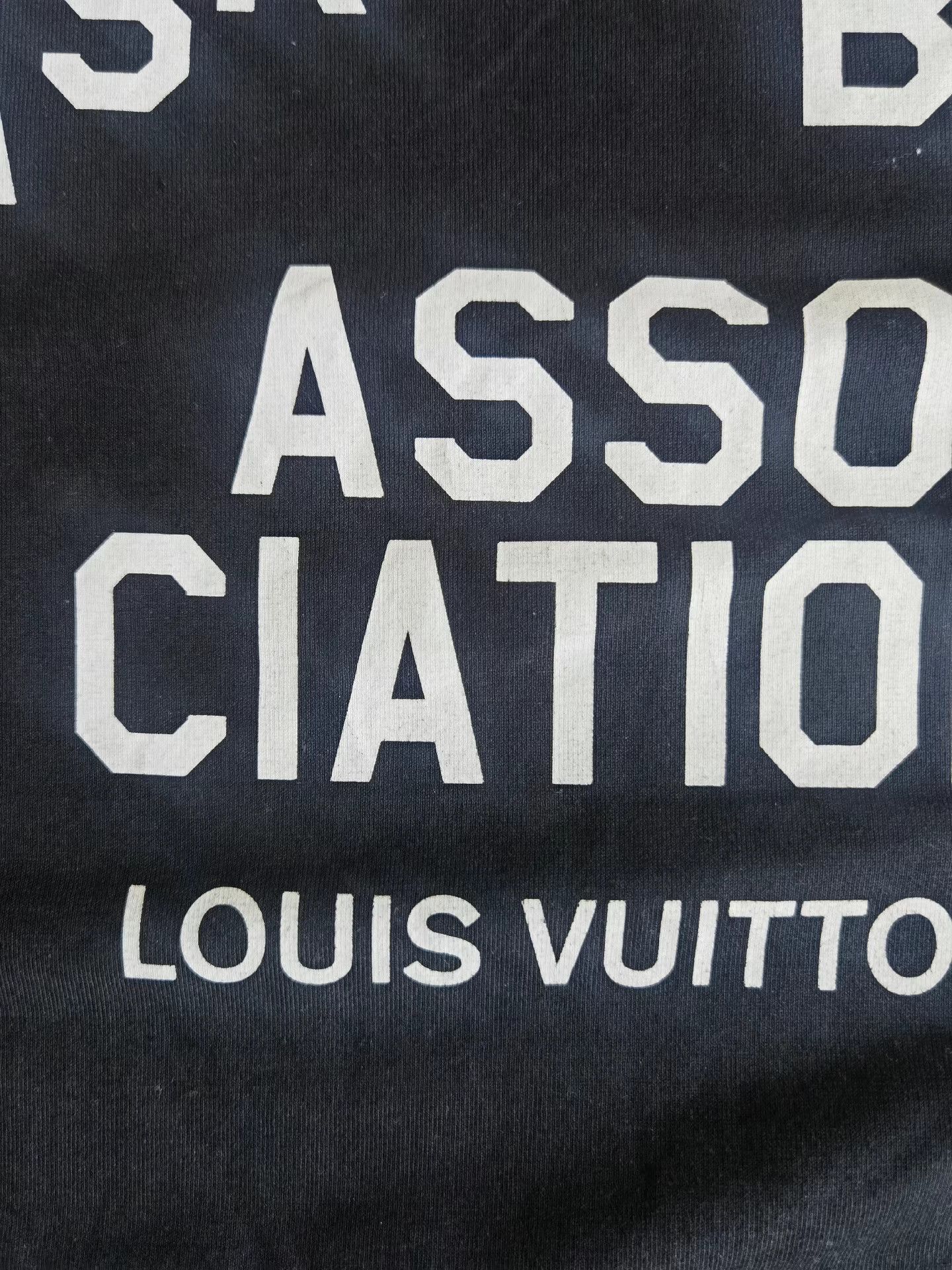Louis Vuitton LV x NBA T-Shirt K17 Size US L / EU 52-54 / 3 - 7 Thumbnail