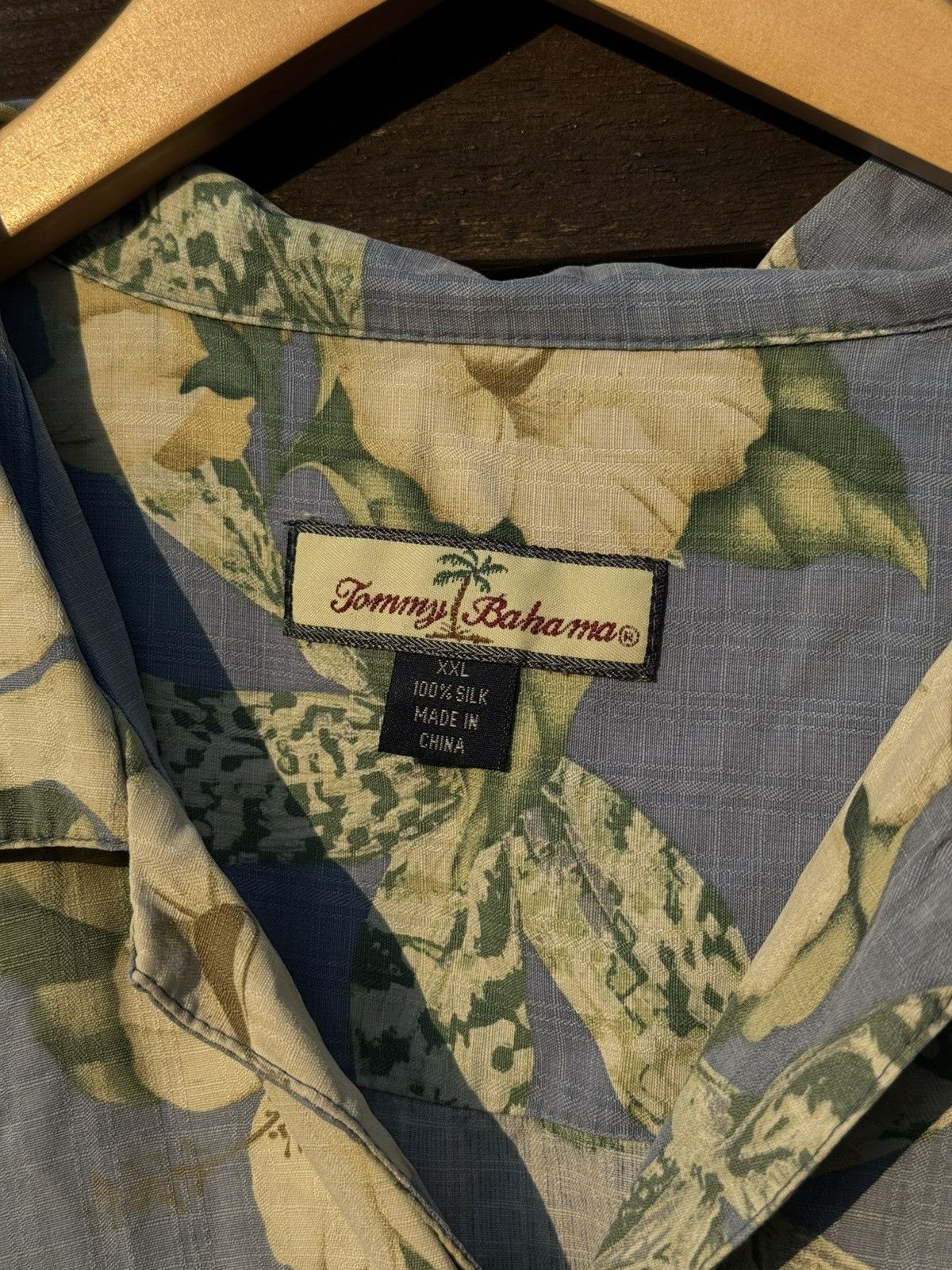 Tommy Bahama 100% Silk Tommy Bahama Flowers Hawaii Shirt Size US XXL / EU 58 / 5 - 7 Thumbnail
