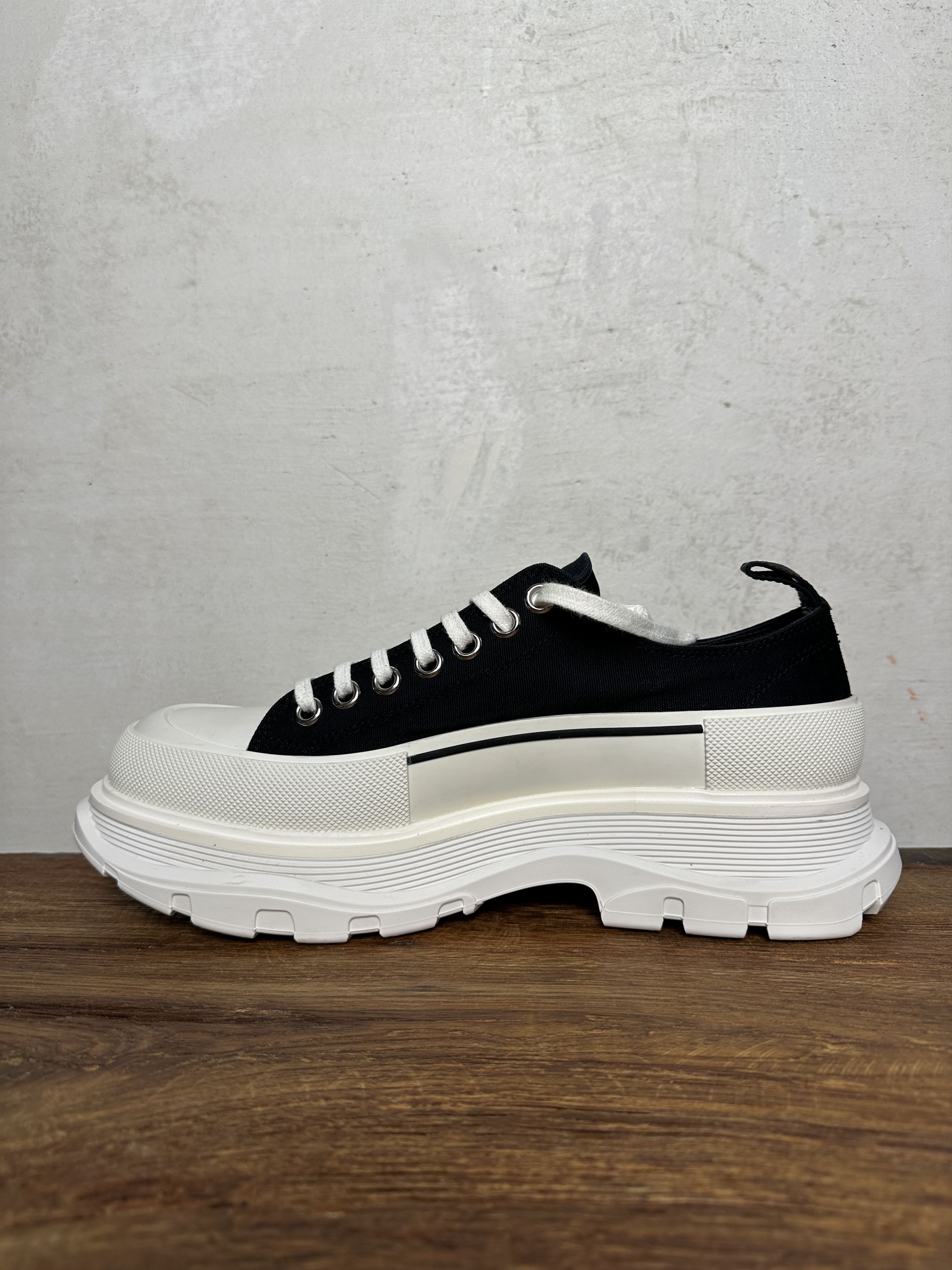Alexander McQueen ALEXANDER MCQUEEN White Tread Slick Low Sneakers Size US 10 / EU 43 - 4 Thumbnail