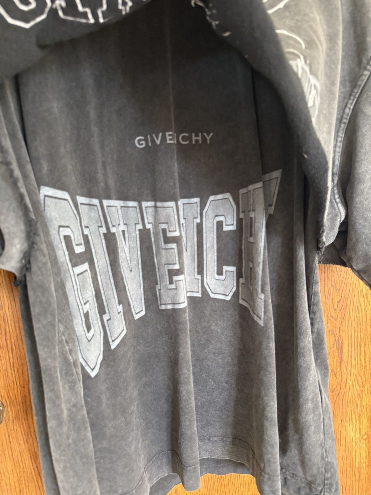 Givenchy Givenchy triple layered logo hoodie sweat crew T shirt grail Size US L / EU 52-54 / 3 - 12 Thumbnail