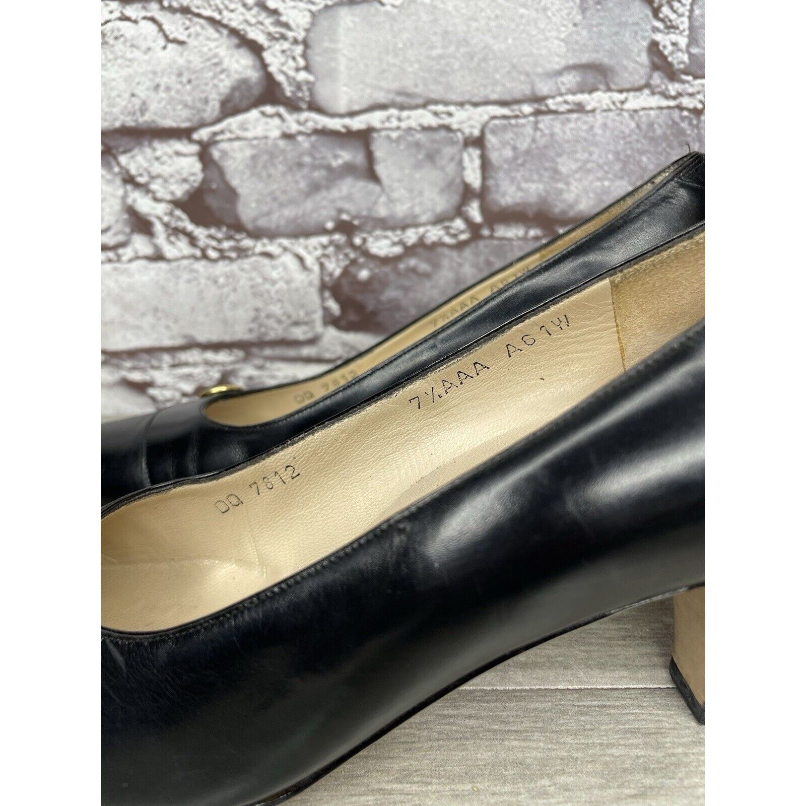 Salvatore Ferragamo Salvatore Ferragamo Black Leather Pointed Toe Pump Heels Wom Size US 7.5 / IT 37.5 - 14 Thumbnail