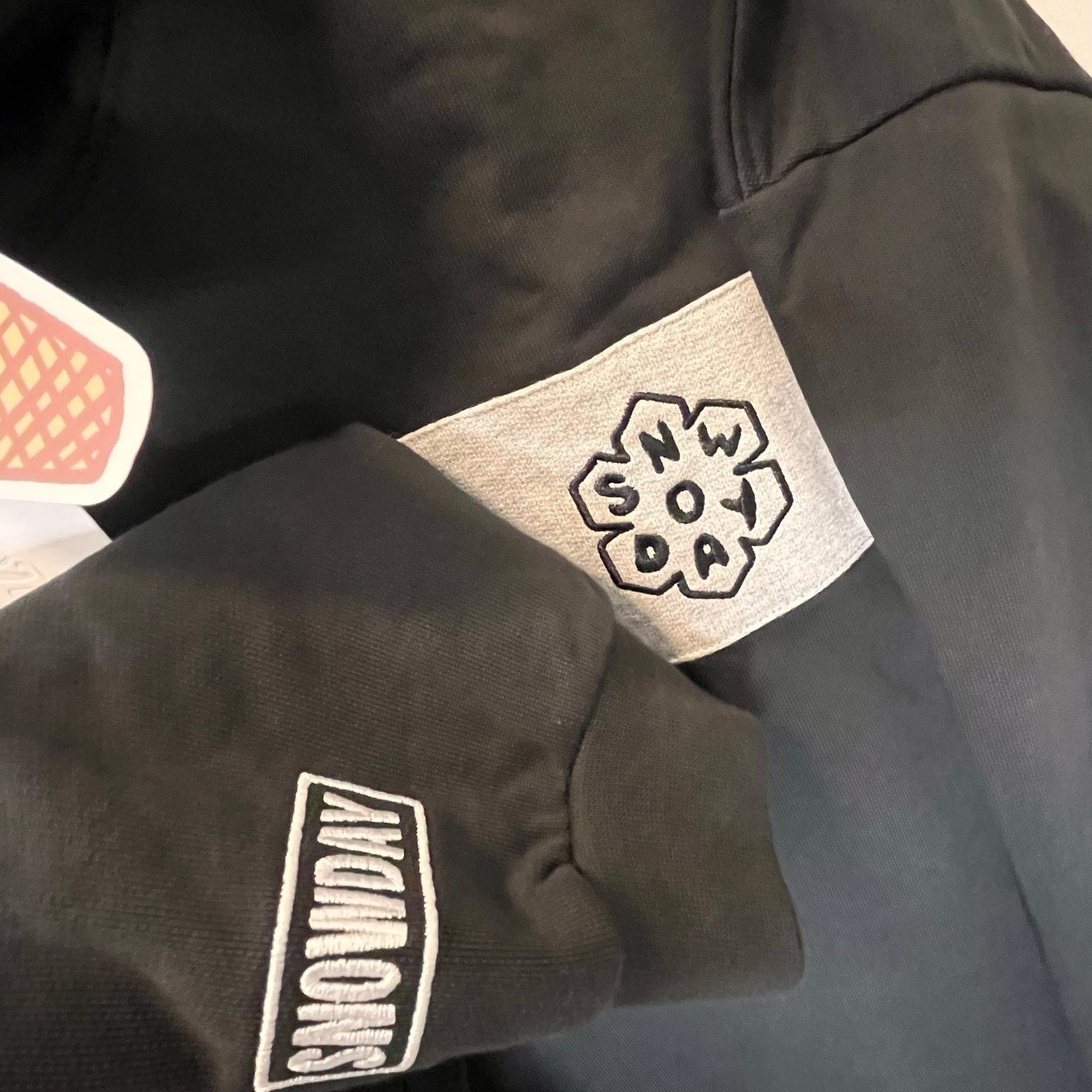 Snowday •NWT• SNOWDAY WORLDWIDE STREETWEAR BLACK HOODIE • MENS 2XL Size US XXL / EU 58 / 5 - 2 Thumbnail