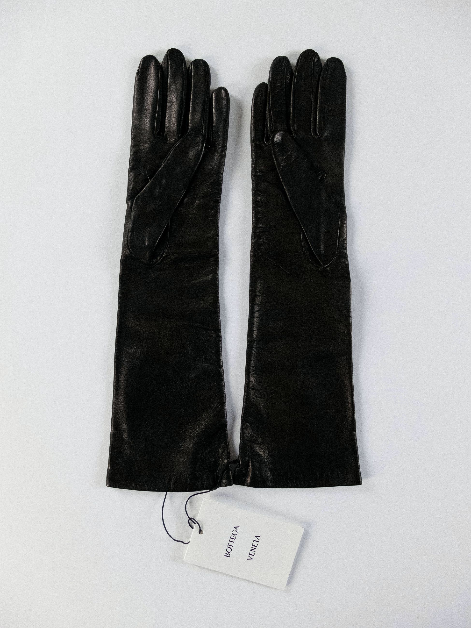 Bottega Veneta BOTTEGA VENETA black soft nappa leather midi gloves Medium q Size ONE SIZE - 1 Thumbnail