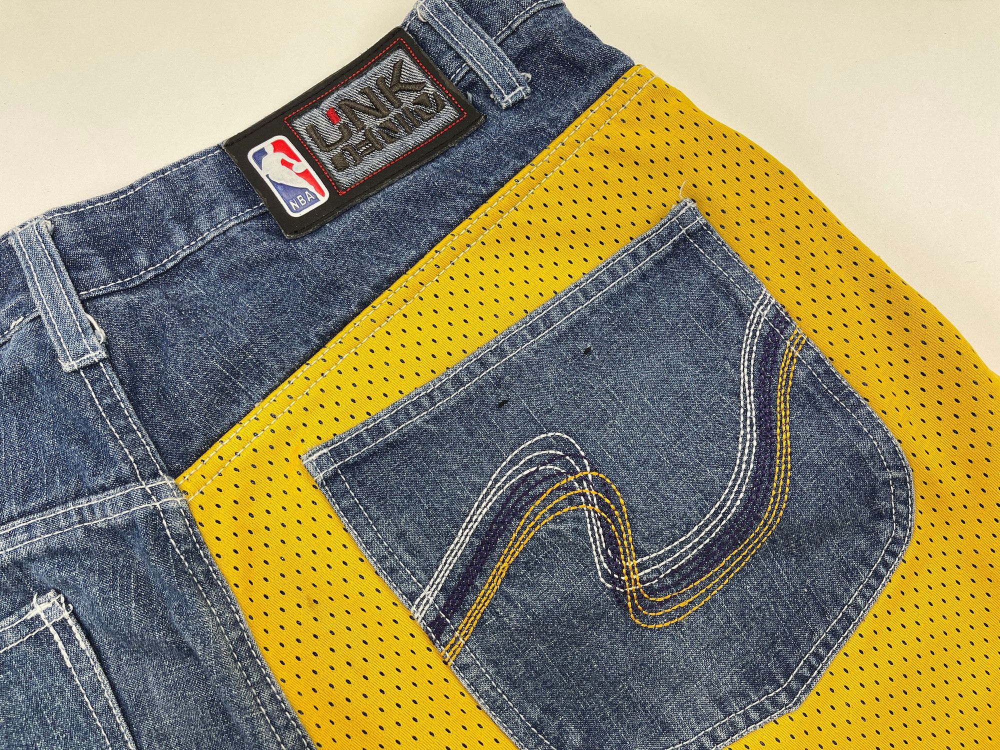 NBA NBA shorts, Los Angeles Lakers, vintage UNK basketball, W 36 Size US 36 / EU 52 - 6 Thumbnail