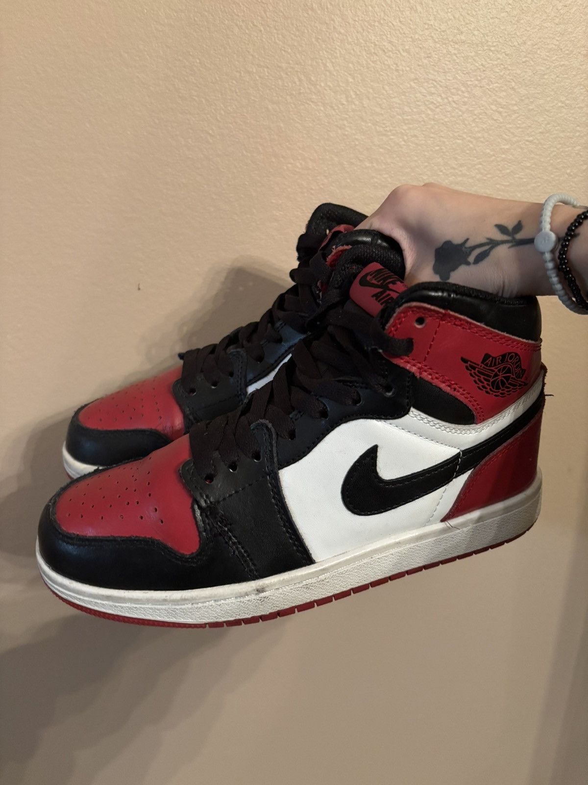 Jordan Brand Air Jordan 1 Retro High OG 'Bred Toe' Size US 6.5 / EU 39-40 - 6 Thumbnail