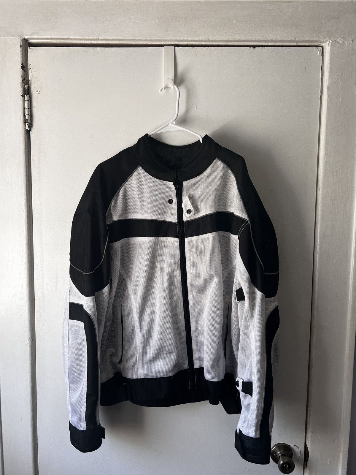Japanese Brand Vintage Japanese White Motorcycle Jacket Size US L / EU 52-54 / 3 - 1 Thumbnail