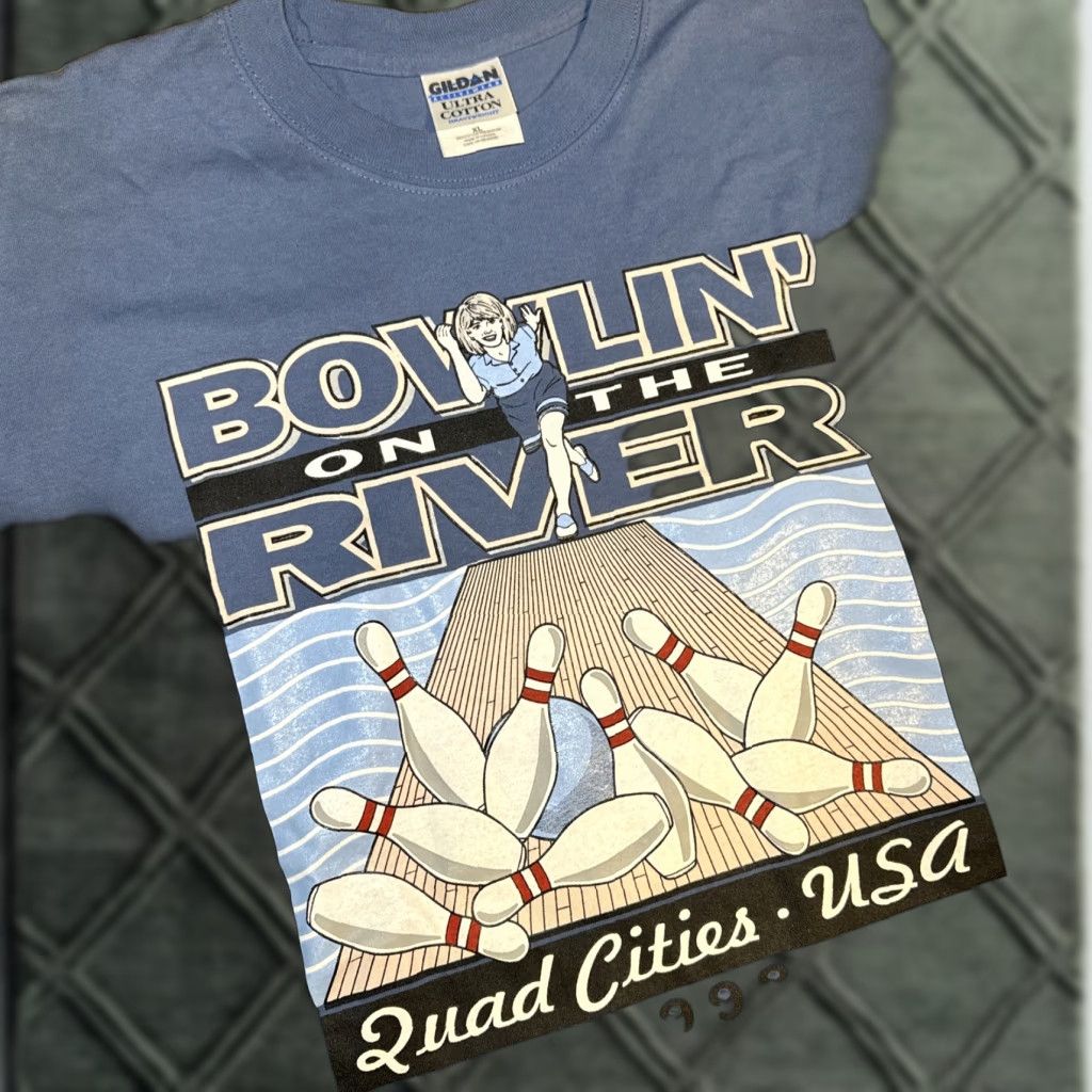 Hanes VINTAGE 1998 Bowling on the River Quad Cities Blue T-Shirt XL Men Size US XL / EU 56 / 4 - 1 Thumbnail