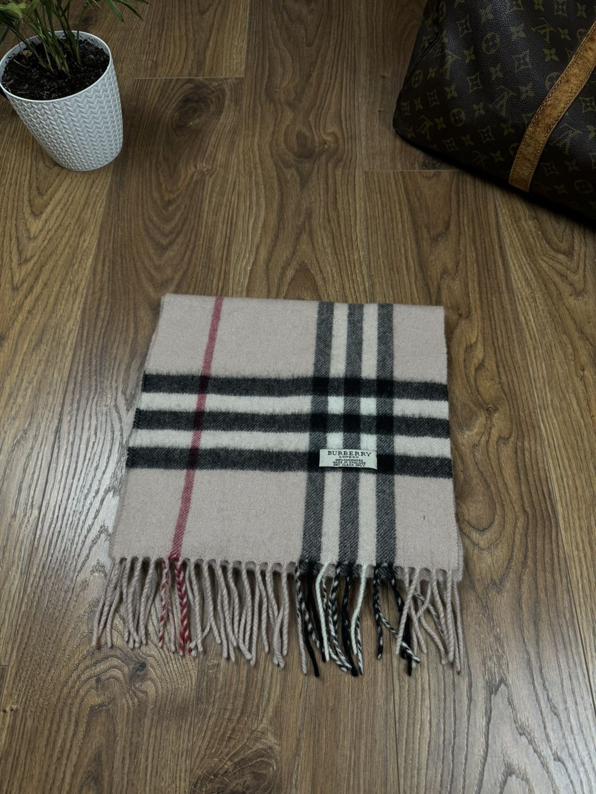 Burberry Vintage cashmere scarf Burberry’s 90s original luxury item Size ONE SIZE - 1 Thumbnail