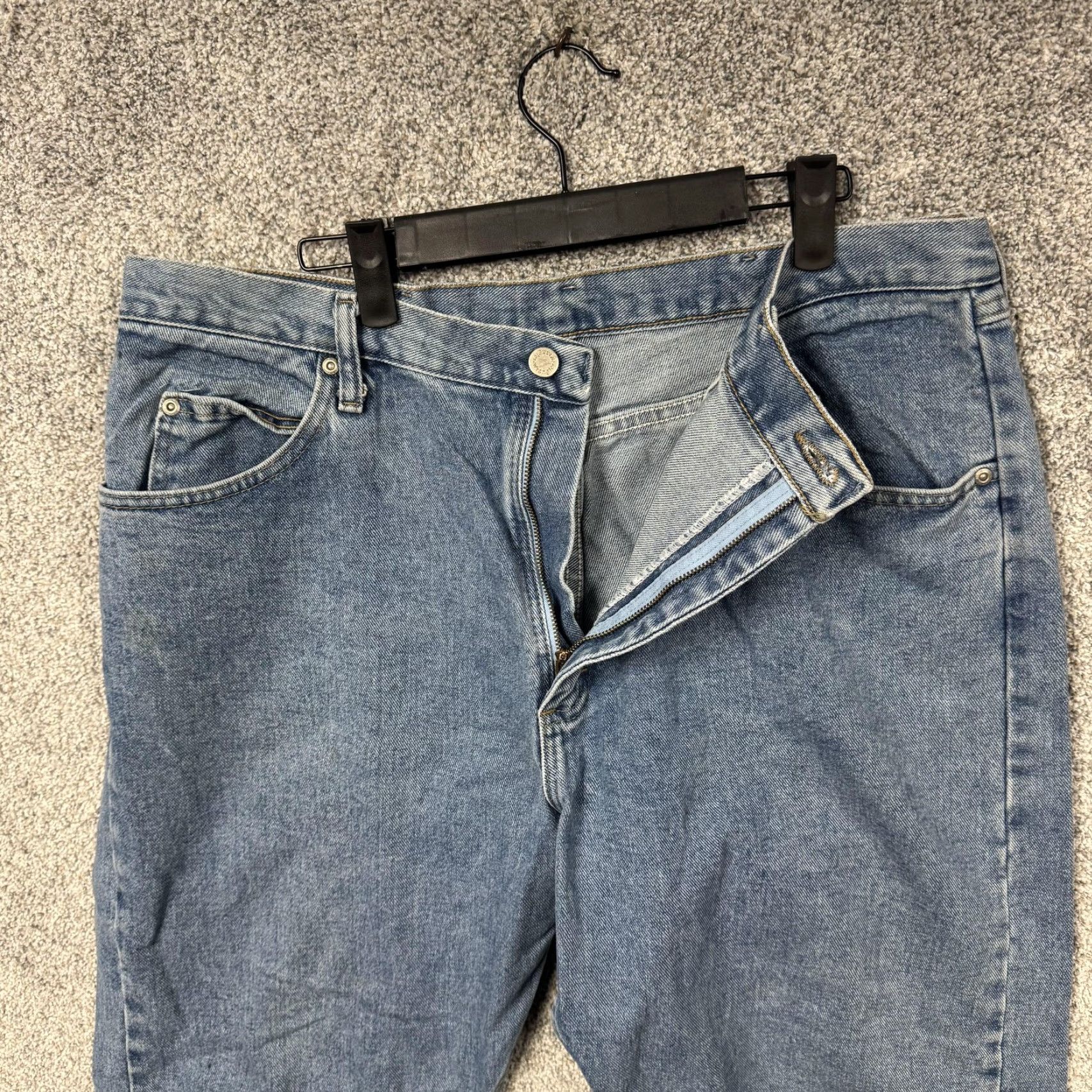 Wrangler VINTAGE Wrangler Jeans Mens 37x28 Blue Denim Straight Leg Workwear 97601VR Mexico 29in Inseam Pockets} Size US 37 - 6 Thumbnail