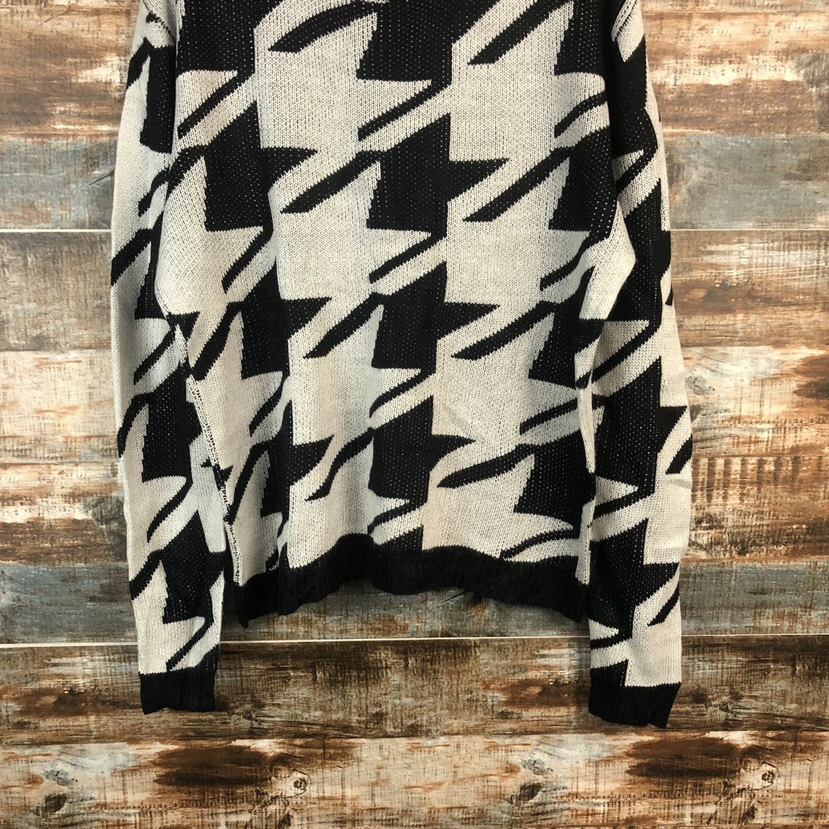 Vintage DLL H.O.B White Black star sweatshirt Knitwear #C037 Size US L / EU 52-54 / 3 - 3 Thumbnail
