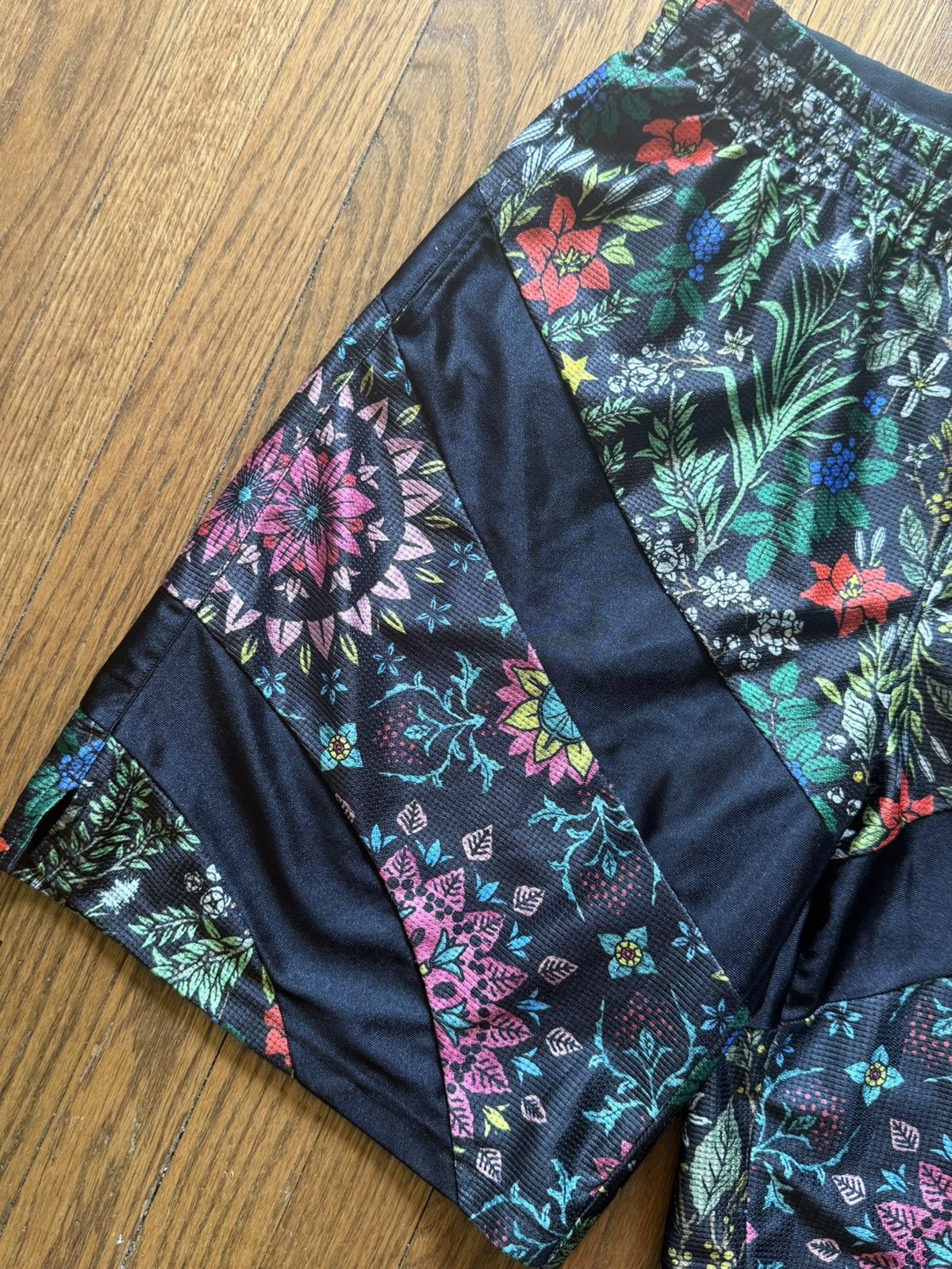 Nike × Riccardo Tisci Nikelab x Riccardo Tisci Kaleidoscope Floral Shorts Size US 32 / EU 48 - 5 Thumbnail