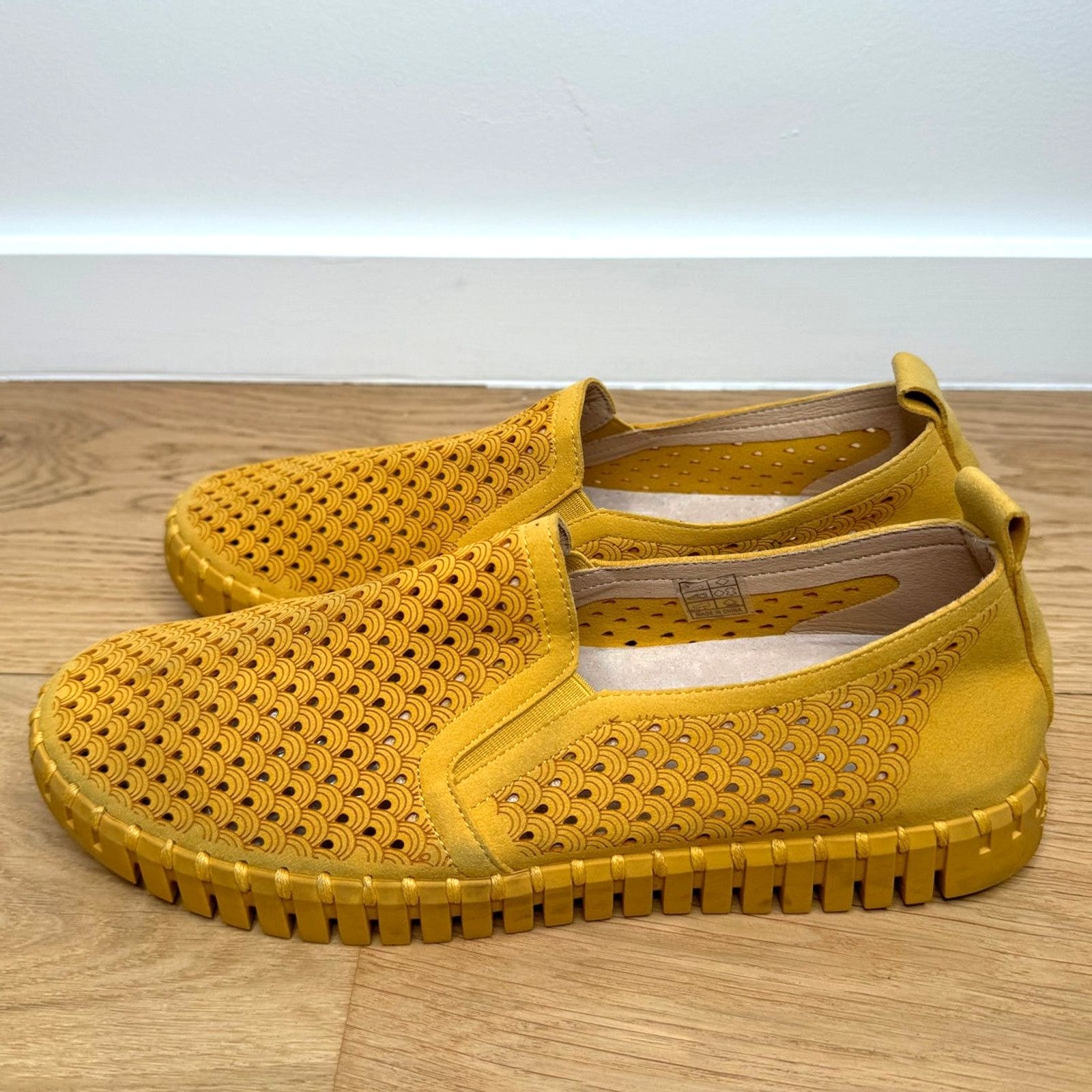 Ilse Jacobsen Ilse Jacobsen Tulip 140 Perforated Slip-On Yellow Sneakers Size US 11.5 / IT 41.5 - 3 Thumbnail