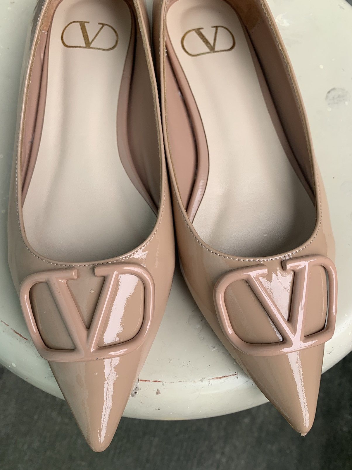 Valentino V Logo Pointed Patent Leather Pumps Size US 8 / IT 38 - 10 Thumbnail