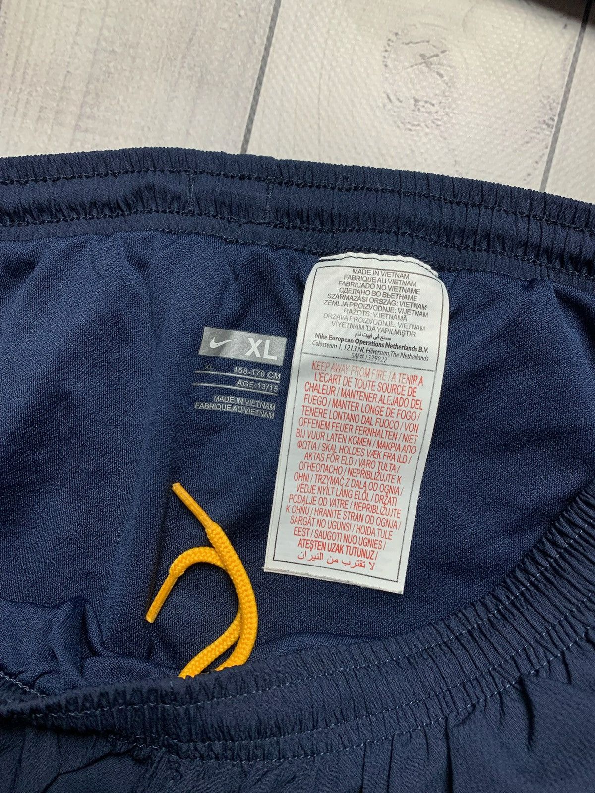 Nike × Vintage Vintage Nike Arsenal soccer shorts size Xs/S Size US 29 - 4 Thumbnail