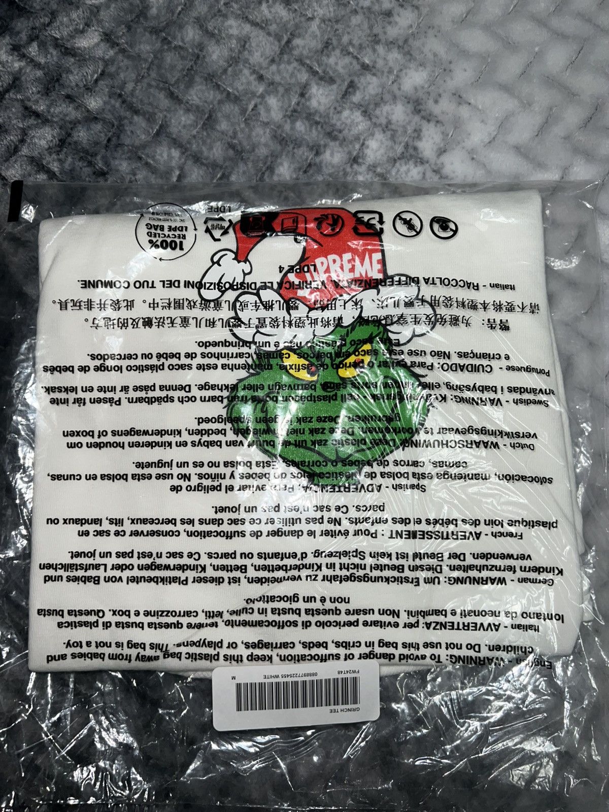 Supreme Supreme Grinch Tee Size US M / EU 48-50 / 2 - 1 Thumbnail