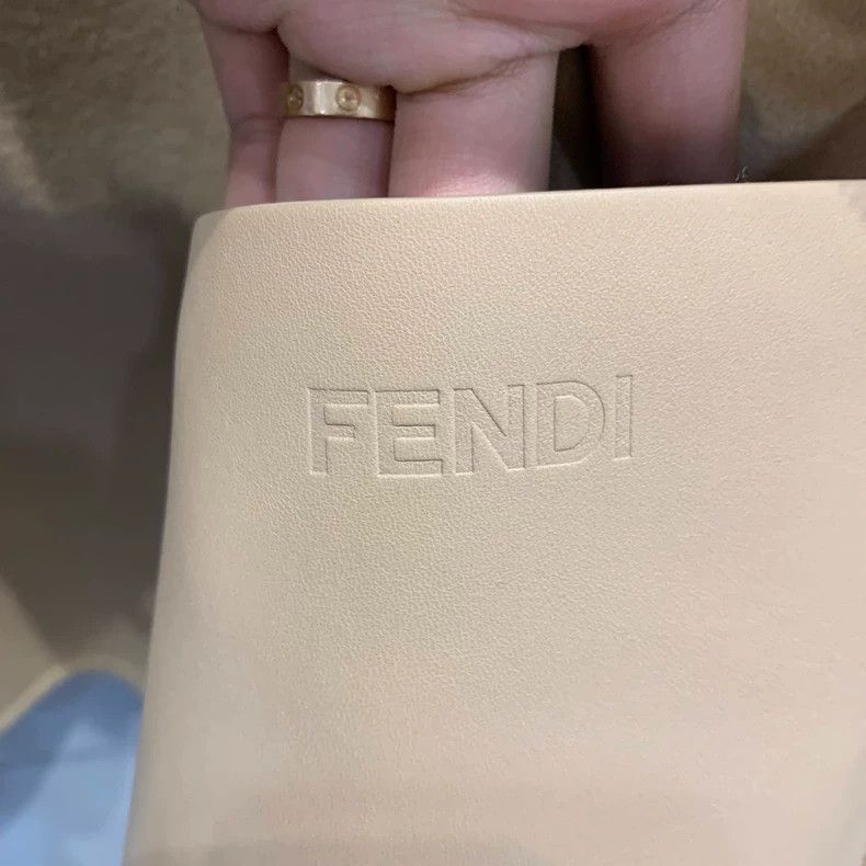 Fendi FENDI Winter and autumn short coat with hood and windbreak Size XS / US 0-2 / IT 36-38 - 5 Thumbnail