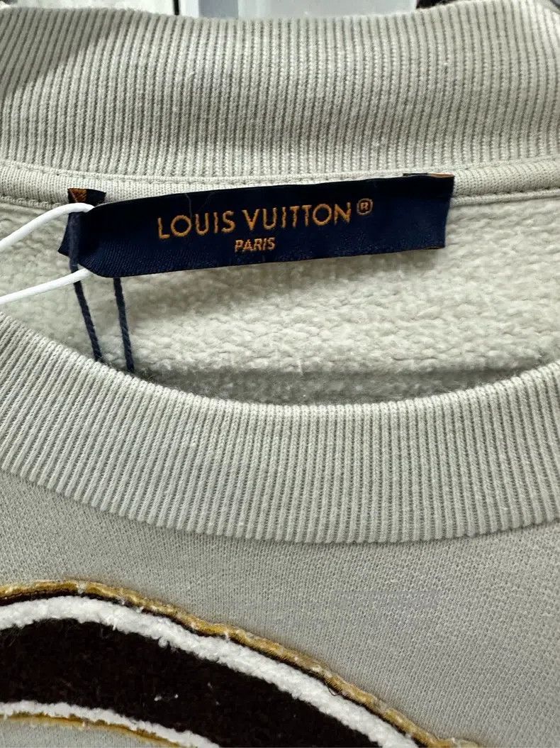 Louis Vuitton Louis Vuitton 2023fw's latest flocked chest graffiti logo Size US S / EU 44-46 / 1 - 5 Thumbnail