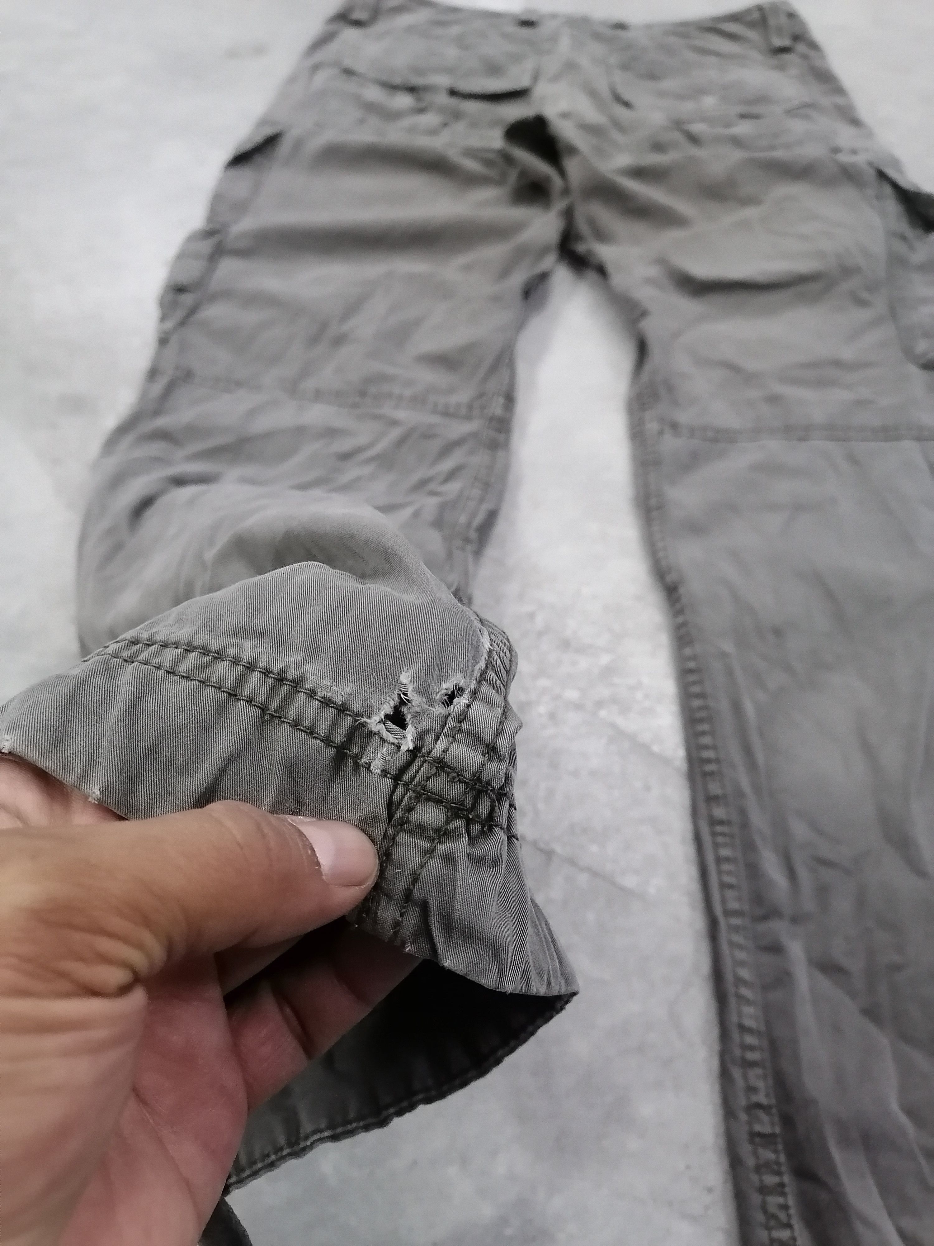 Japanese Brand Trashed Faded Uniqlo Utility Pocket Distressed Cargo Pants Size US 31 - 12 Thumbnail