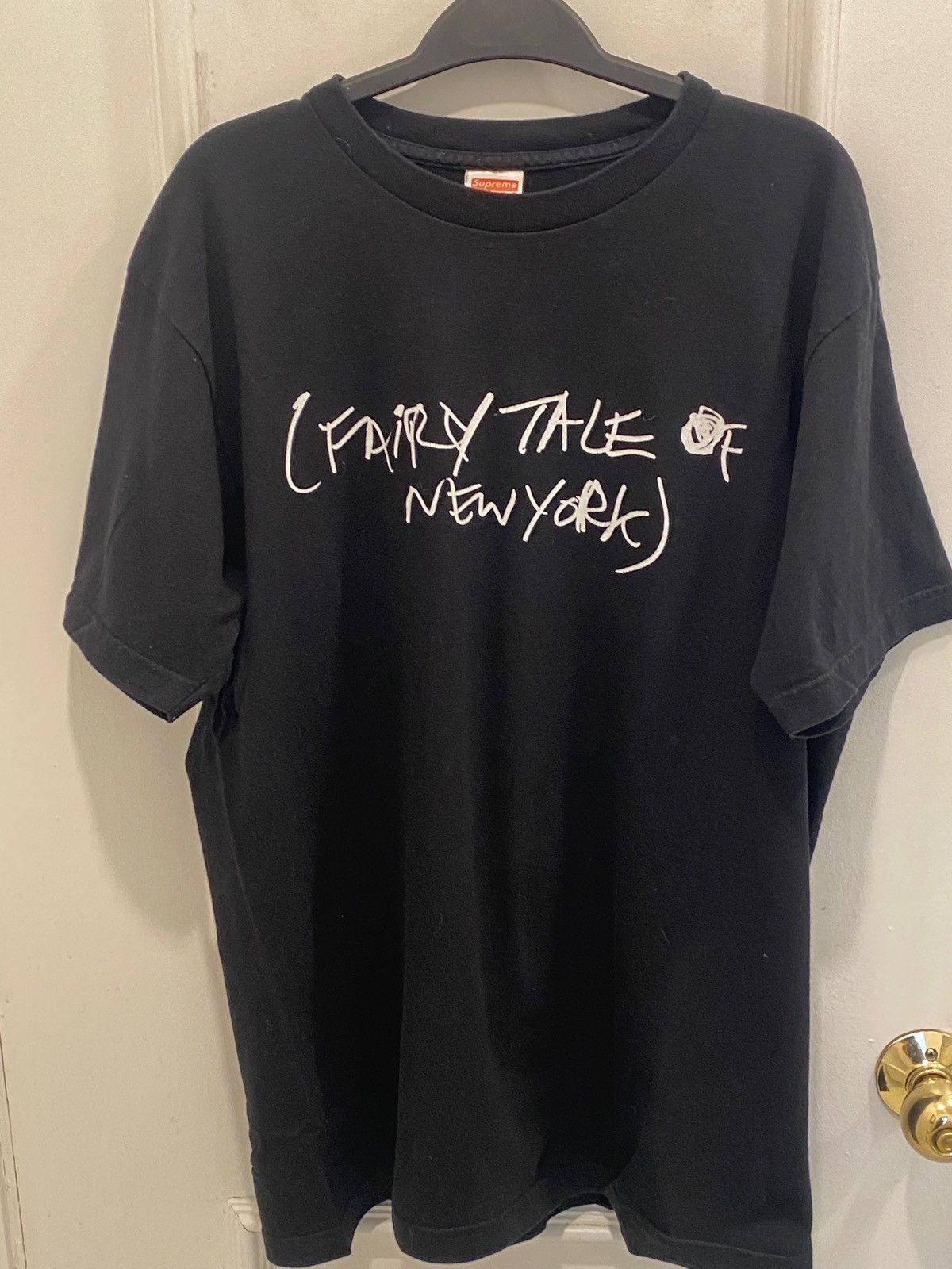Supreme Supreme Fairy Tale of New York Black Tee. Size L Size US L / EU 52-54 / 3 - 1 Thumbnail