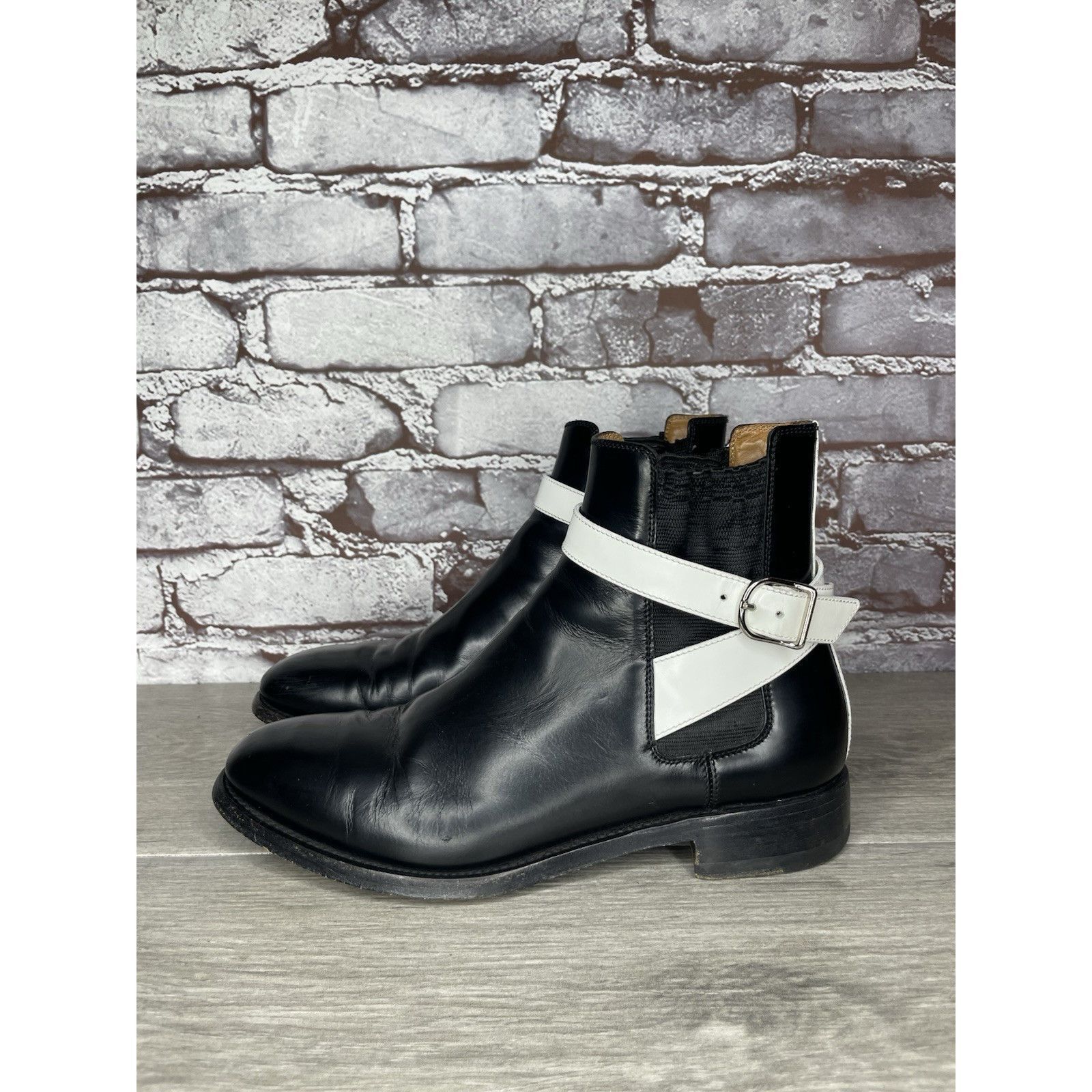 Balenciaga BALENCIAGA BLACK WHITE POLISH CALFSKIN CHELSEA BUCKLE ANKLE Size US 6.5 / IT 36.5 - 2 Thumbnail