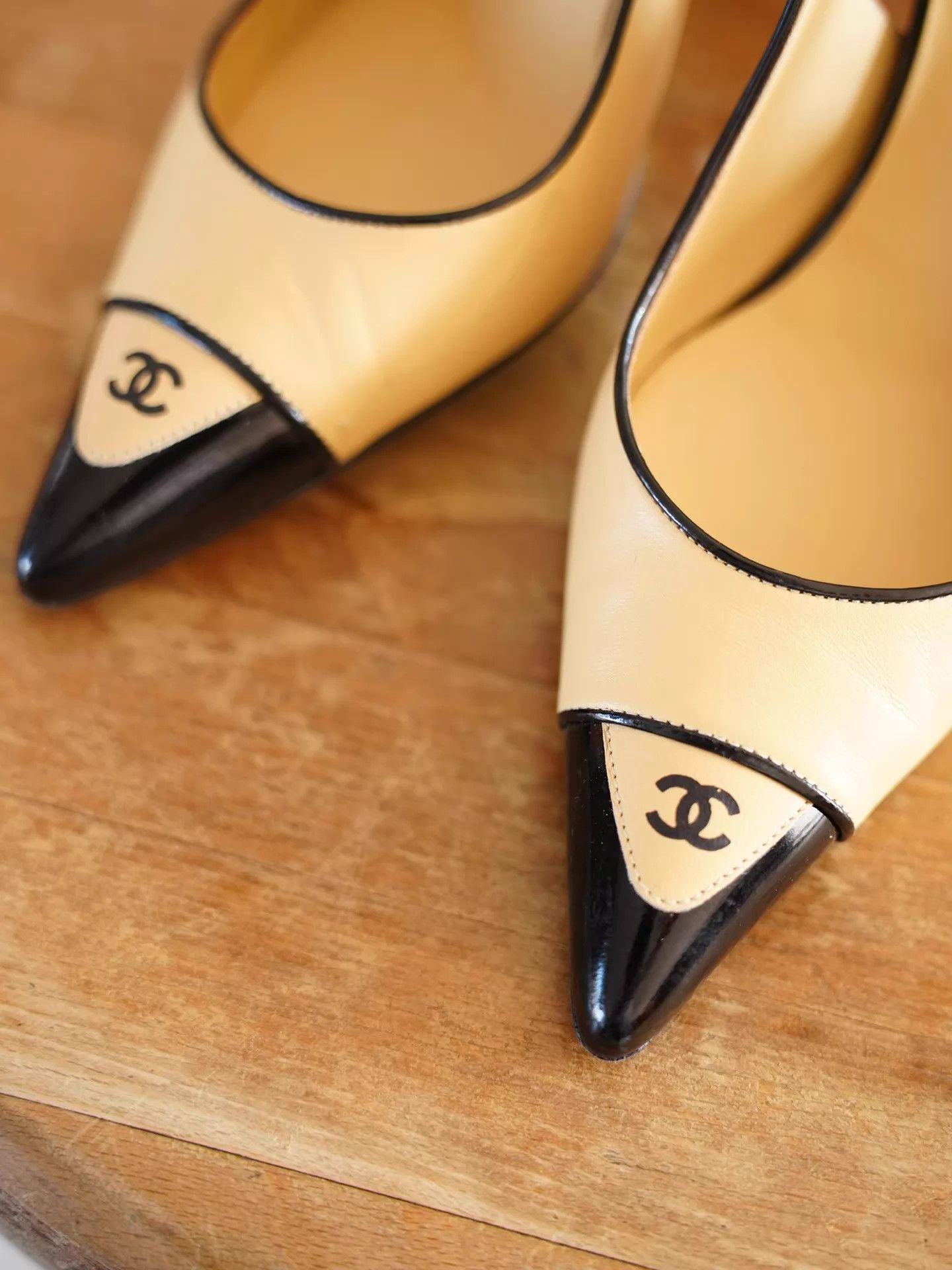 Chanel Chanel Vintage Milk Tea-Black Kitten Heel Mule Pumps CC 36.5 Size US 6 / IT 36 - 6 Thumbnail