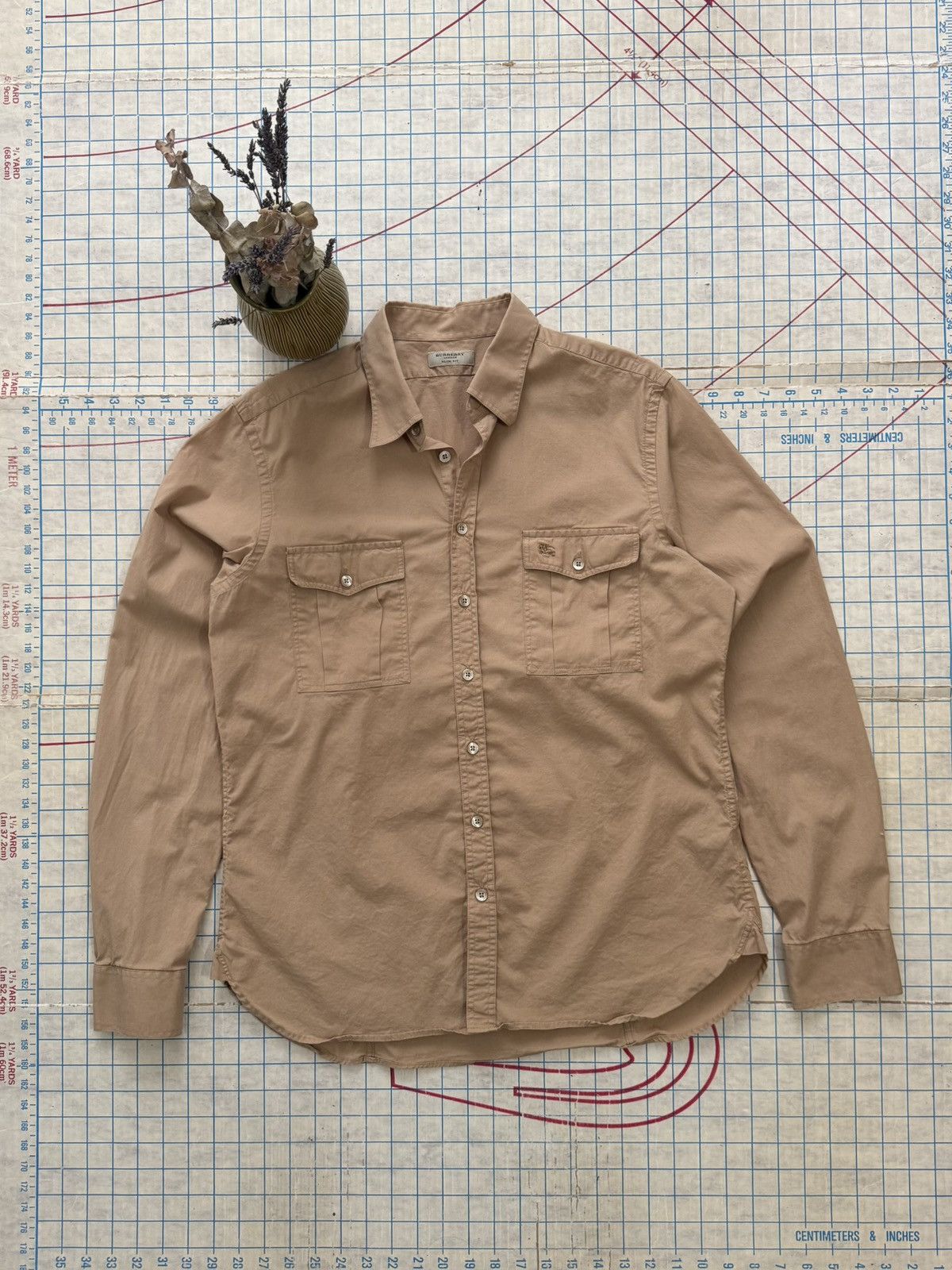 Burberry Burberry Two Pocket Light Tan Button Up Shirt Size LargeSlim Size US L / EU 52-54 / 3 - 3 Thumbnail