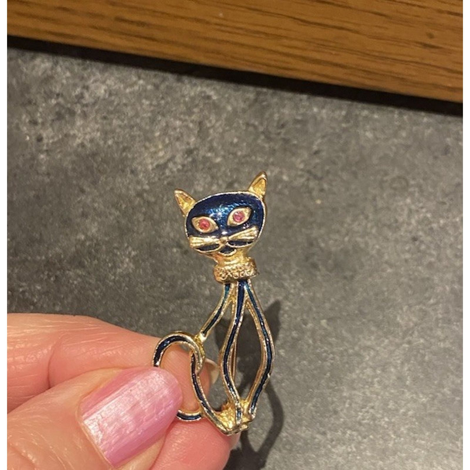 Vintage VTG enamel gold tone Cat Brooch with ruby red eyes D1 Size ONE SIZE - 1 Thumbnail
